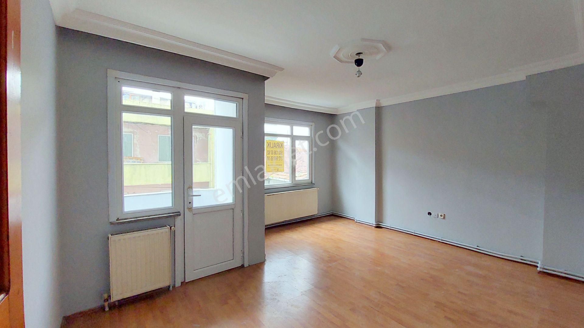 Küçükçekmece Yeşilova Kiralık Daire Florya Metrobüse 150 Mt*full Boyalı*1.katta-2+1-ön Ve Arka Cephe