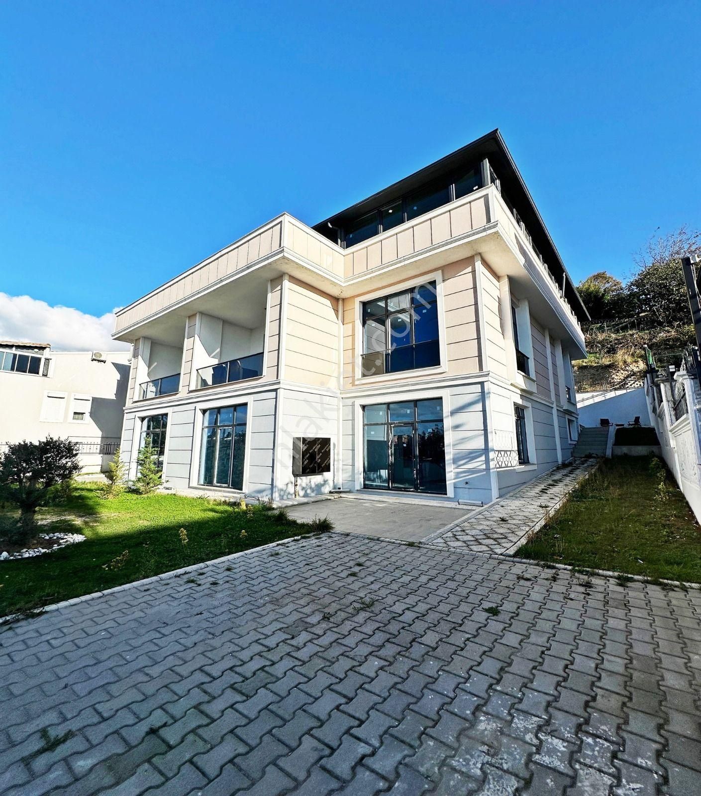 Büyükçekmece Cumhuriyet Satılık Villa Büyükçekmece ''deniz Manzaralı Ultra Lüks 4+2 Kat Mülkiyetli '' İkiz Villa