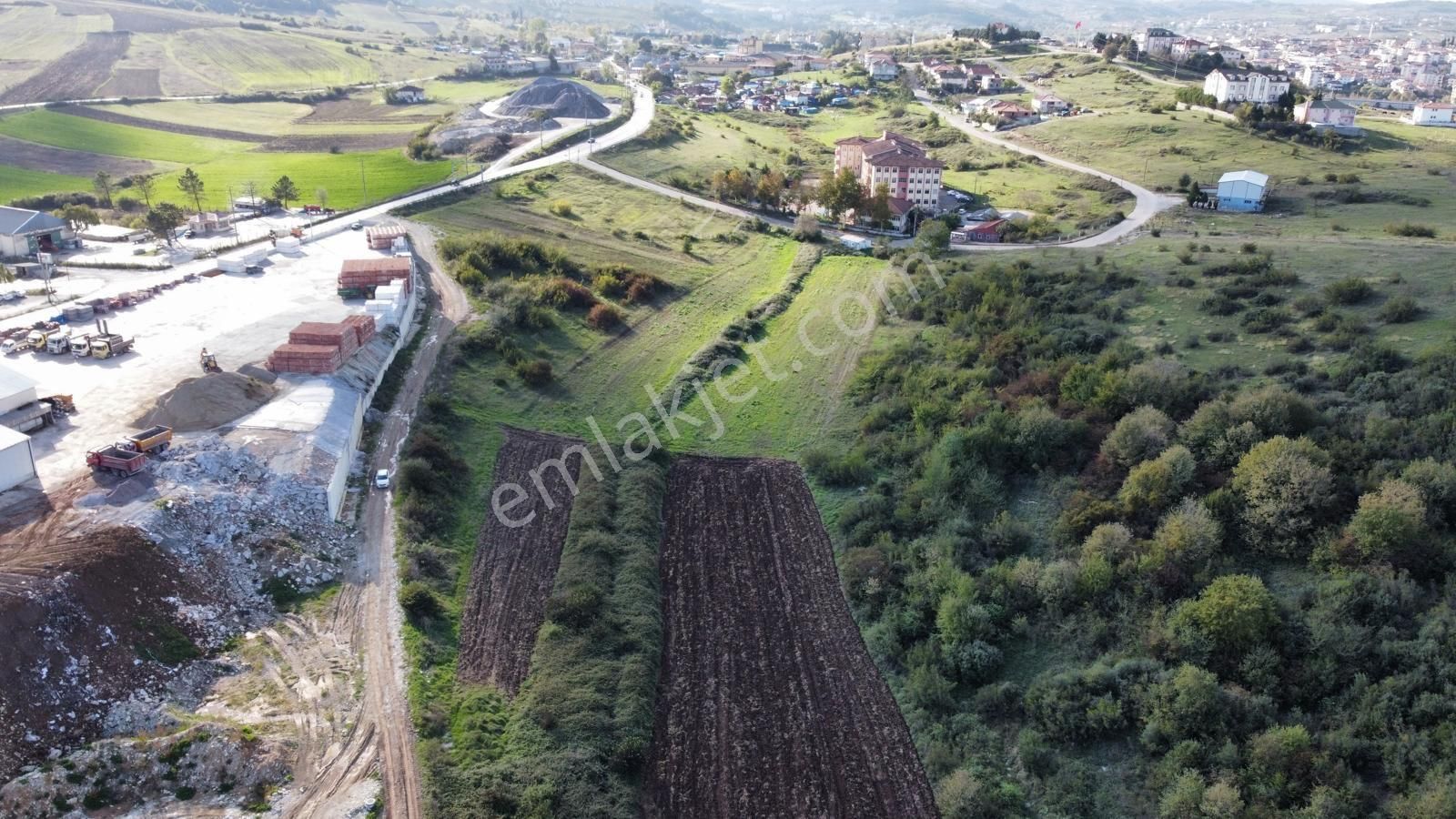 Kandıra Akdurak Satılık Tarla Kandıra Merkezde Fabrikaların Yanında 4115 M2 İmara Çok Yakın Satılık Tarla