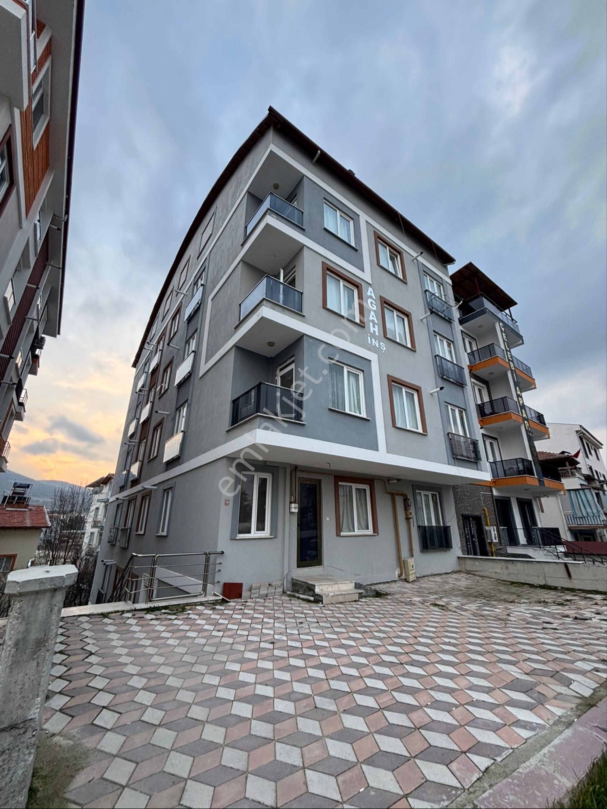 Burdur Merkez Emek Satılık Daire İnal Emlaktan Emekte Satılık 1+1 50 M2 Daire