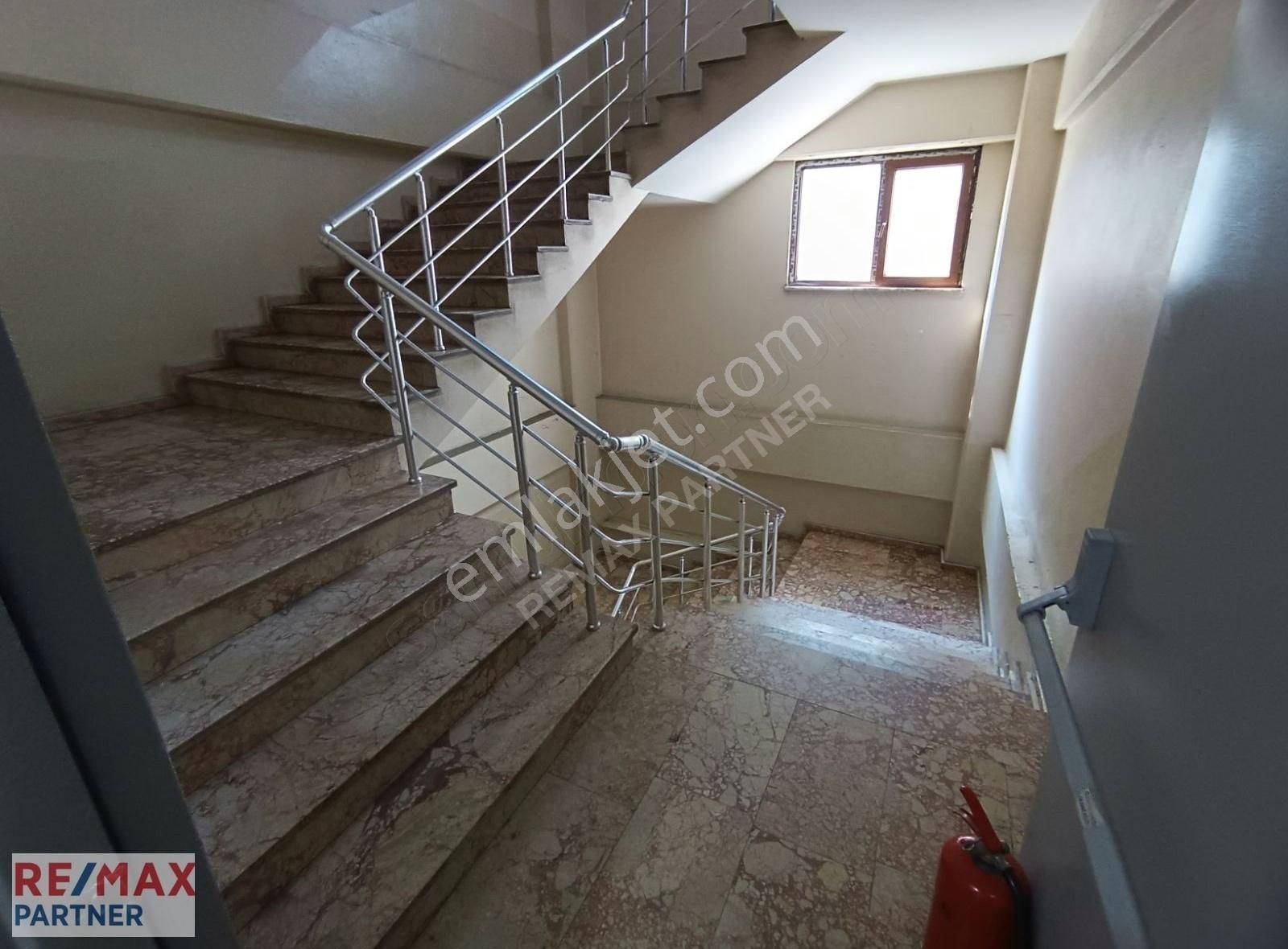 Topçular Rami Kışla Caddesi Satılık 195 M² Dubleks Ofis - Görsel 4