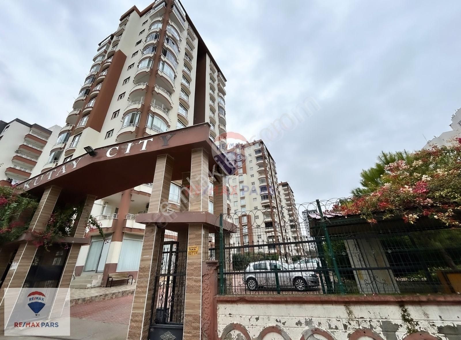 Yenişehir Batıkent Satılık Daire Remax Pars'tan Site İçerisin'de Geniş Oturumlu Satılık 3+1