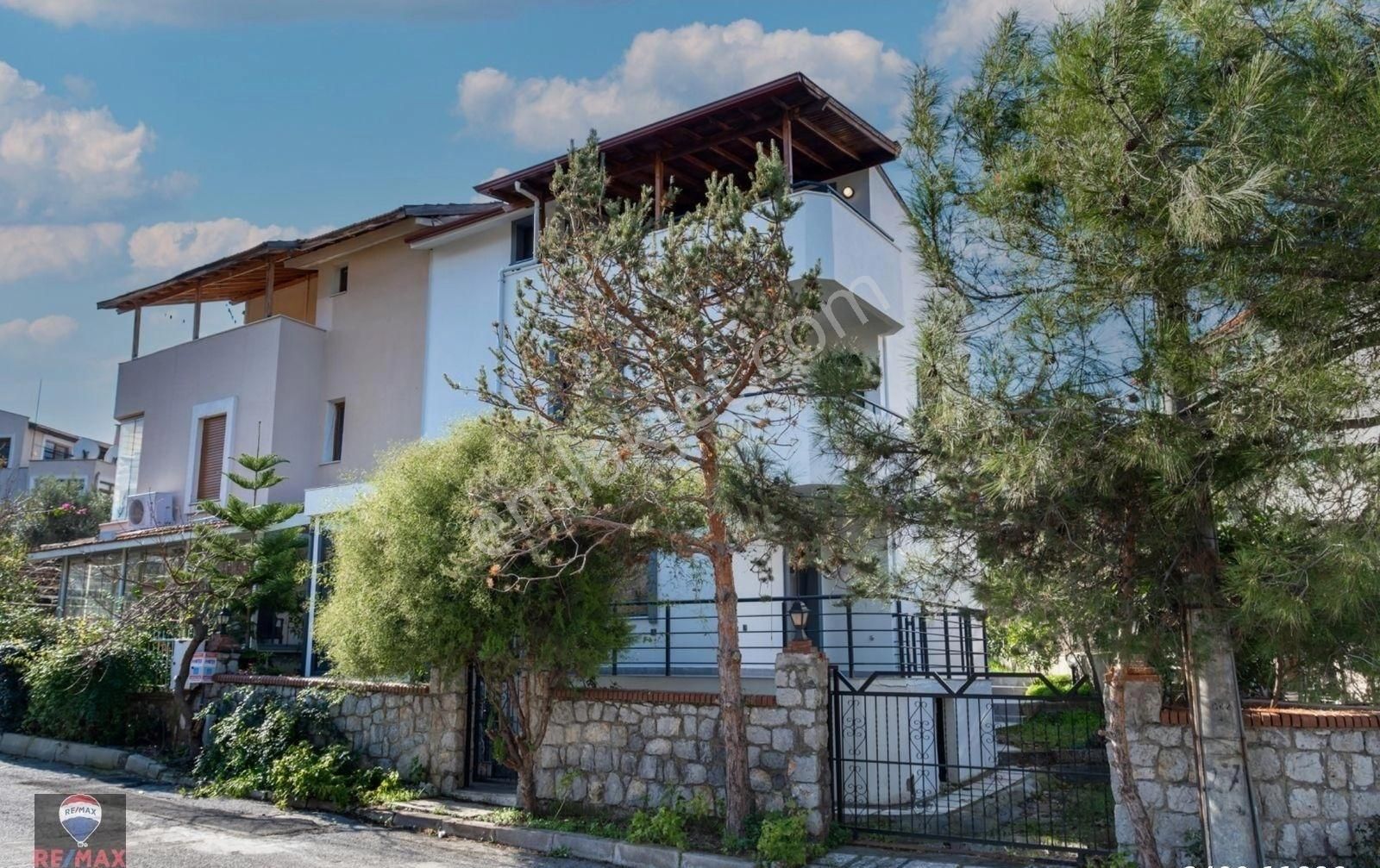 Güzelbahçe Çelebi Satılık Villa Güzelbahçe Çelebi Mahallesi Satılık 4+1 Villa