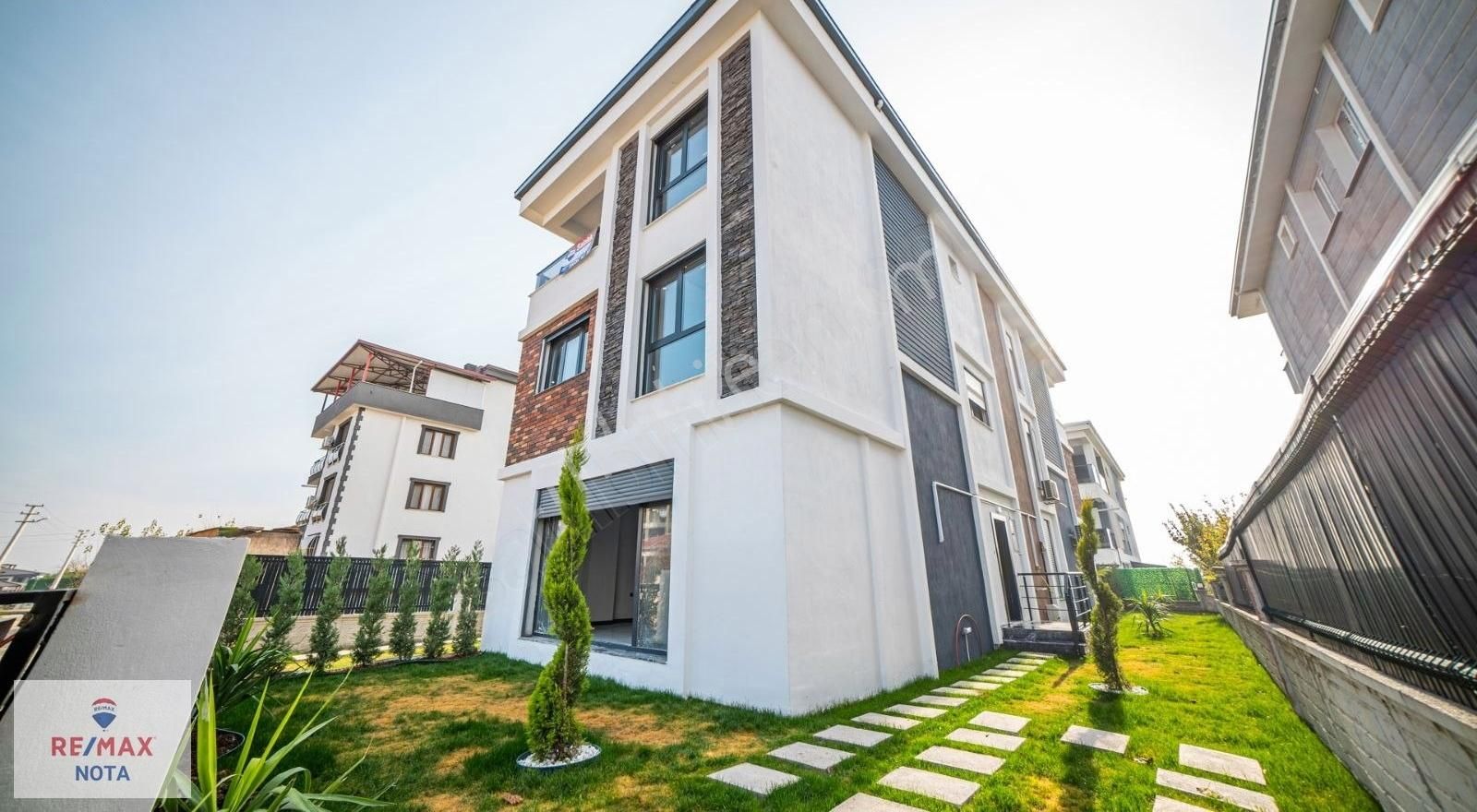 Torbalı İnönü Satılık Villa Ayrancılar İnönü Mah. Satılık Sıfır 4+1 Bahçeli Trıplex Villa