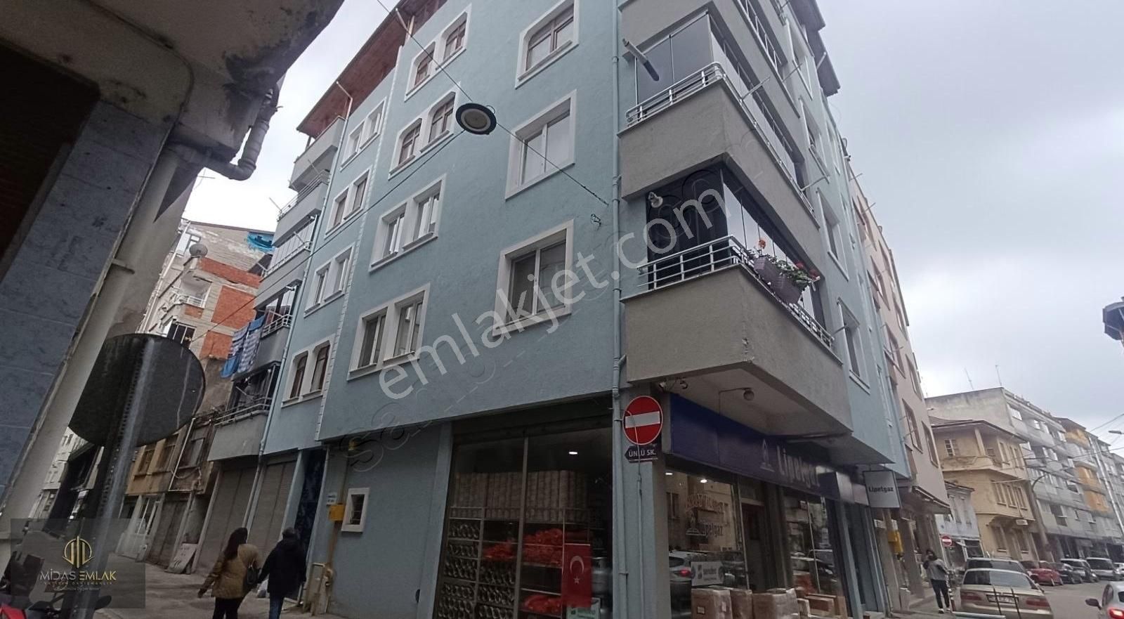 Bulancak İhsaniye Satılık Daire Uğur Mumcu Caddesinde 3+1 140 M2 3 Kat Satılık Daire