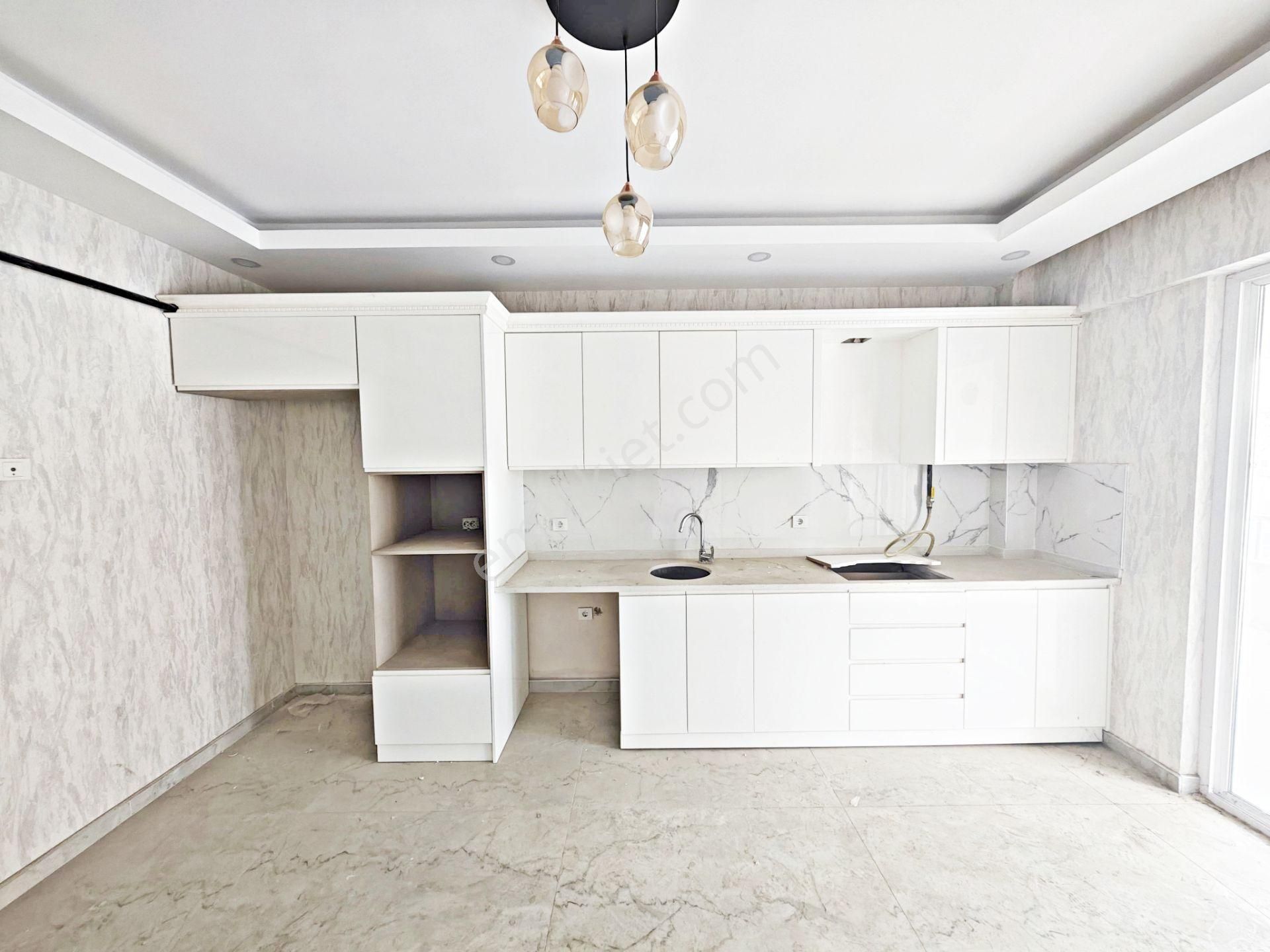 Alpaslan'da Geniş Oturum Ve Şık Duvar Kağıdı Sıfır Ultralüx 3+1 - Görsel 3