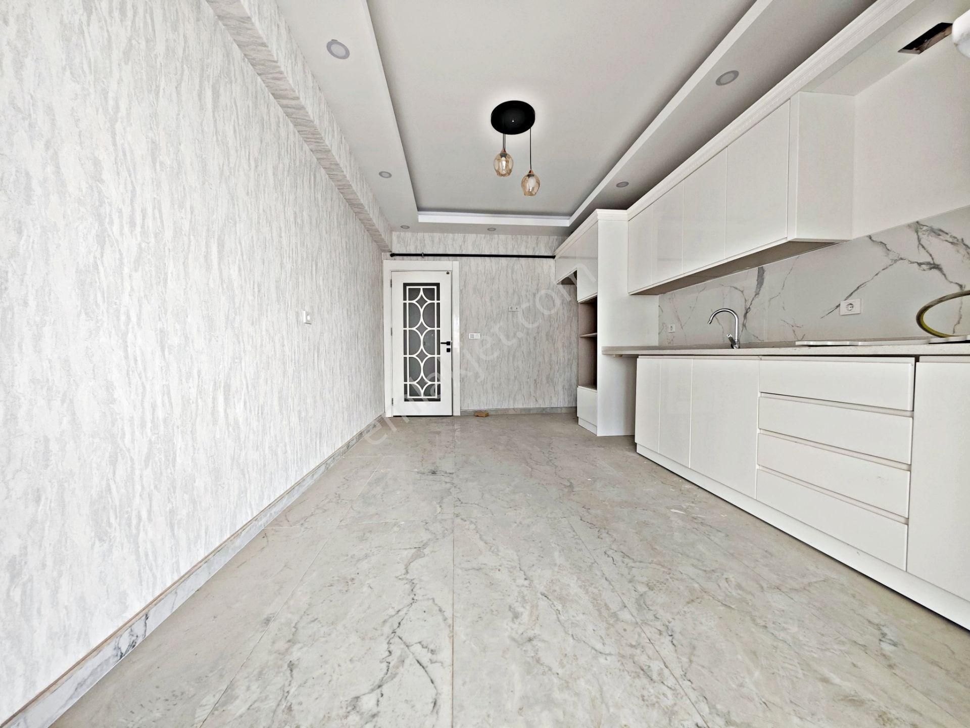 Alpaslan'da Geniş Oturum Ve Şık Duvar Kağıdı Sıfır Ultralüx 3+1 - Görsel 2