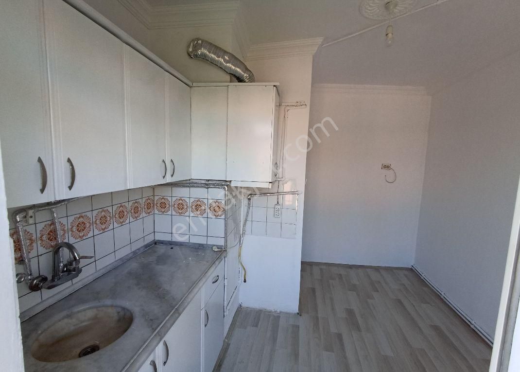 Çorum Merkez Kale Kiralık Daire Şapinuva Emlak'tan Ekin Caddesi Civarı Kiralık 2+1