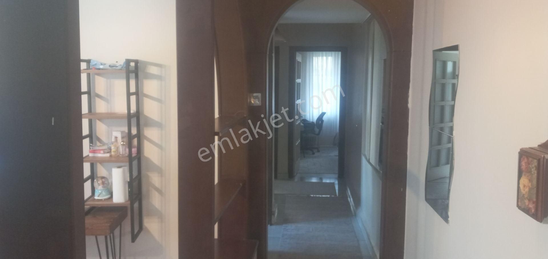 Bakırköy Kartaltepe Kiralık Daire Kartaltepede 2+1 Eşyalı Müstakil Bahçeli 3 Cepheli Bakımlı Kiralık Daire