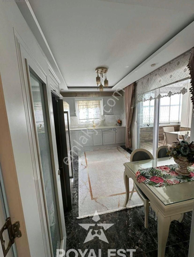 Royalest'ten Kapalı Mutfak Merkezi Konumda Ultra Geniş Daire - Görsel 17