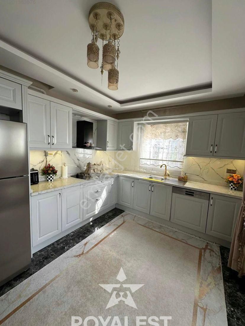 Royalest'ten Kapalı Mutfak Merkezi Konumda Ultra Geniş Daire - Görsel 2