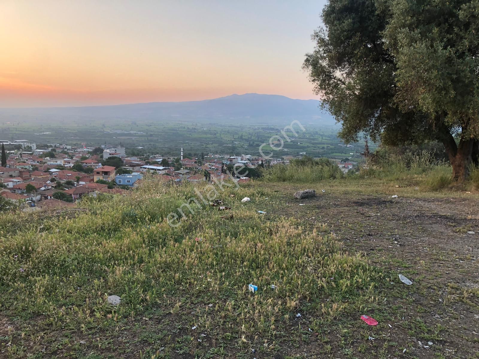 Turgutlu Derbent Satılık Arazi İnan Emlak'tan Derbent Mh.de Satılık Arsaya Uyumlu Arazi Ticaret Bakanlığı Yetki No 4500532