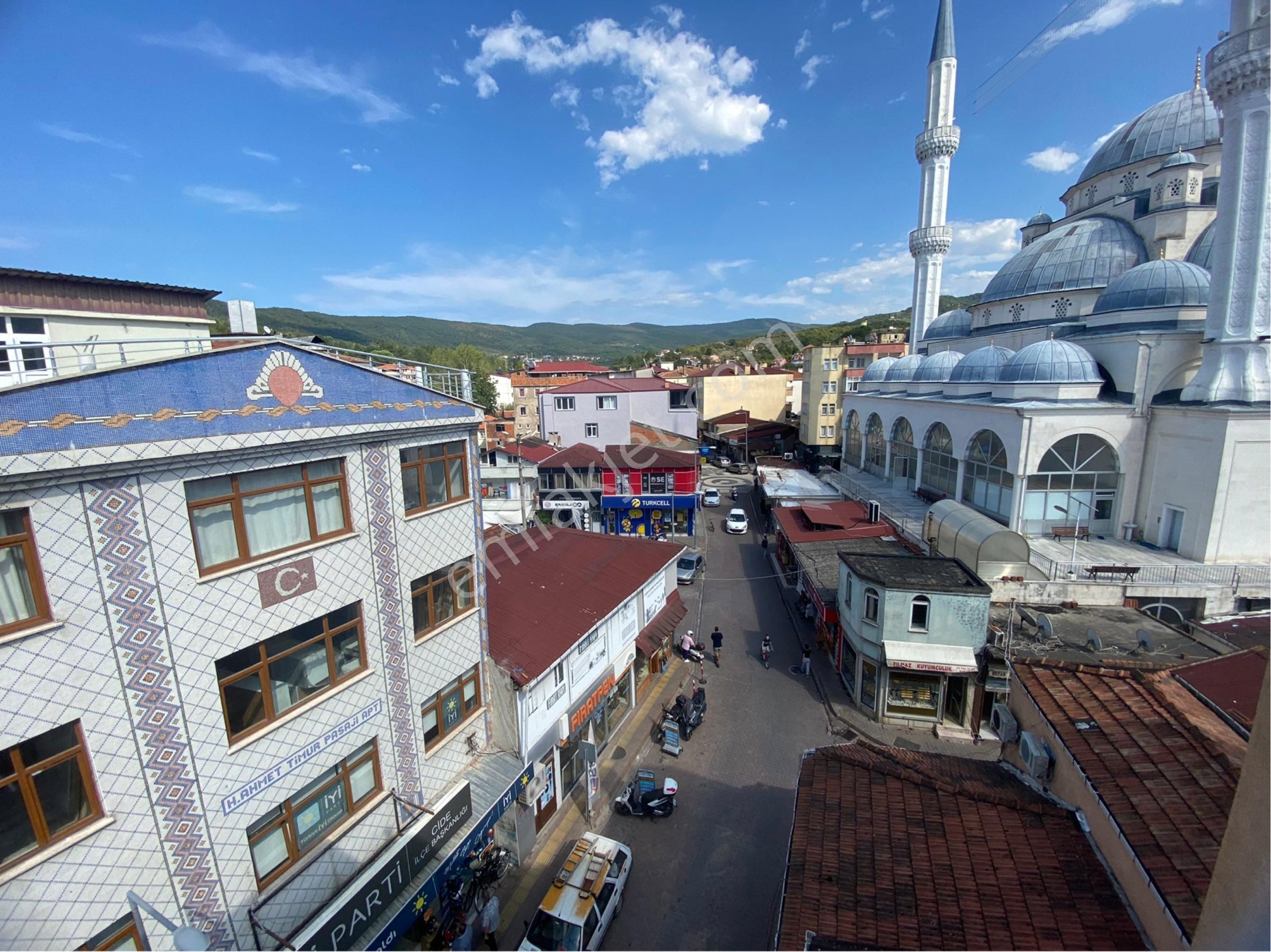 Cide Kasaba Satılık Daire Türkan Emlaktan Çarşının Göbeğinde Satılık Daire