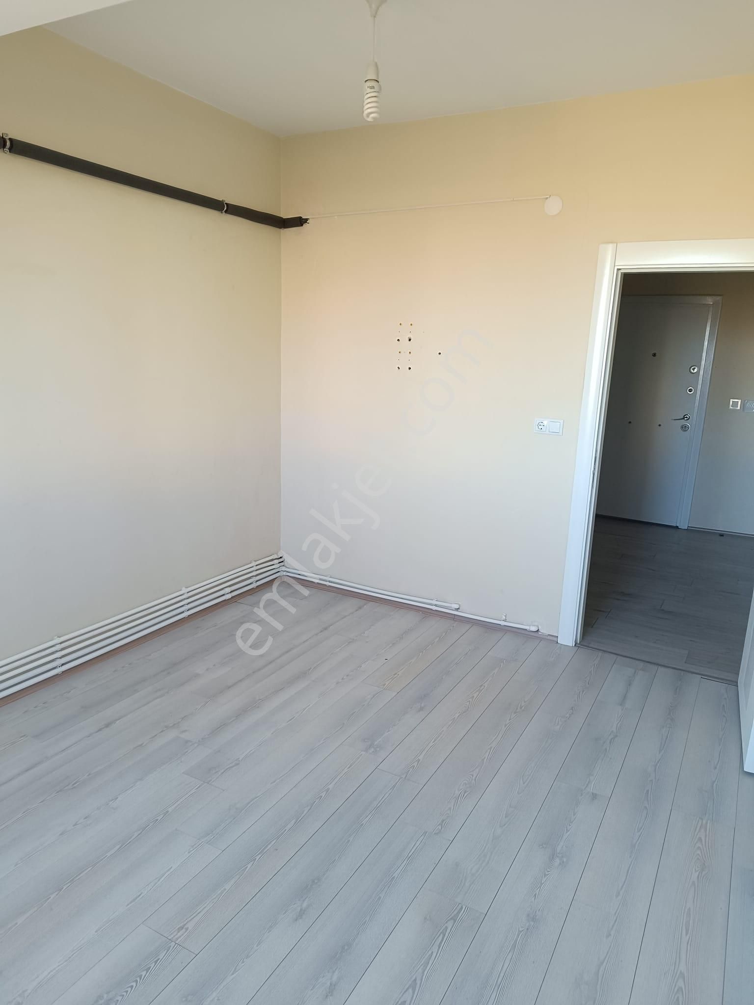 Erenler Mahallesi Afyonkarahisar Satılık Geniş 2+1 Daire - Görsel 2