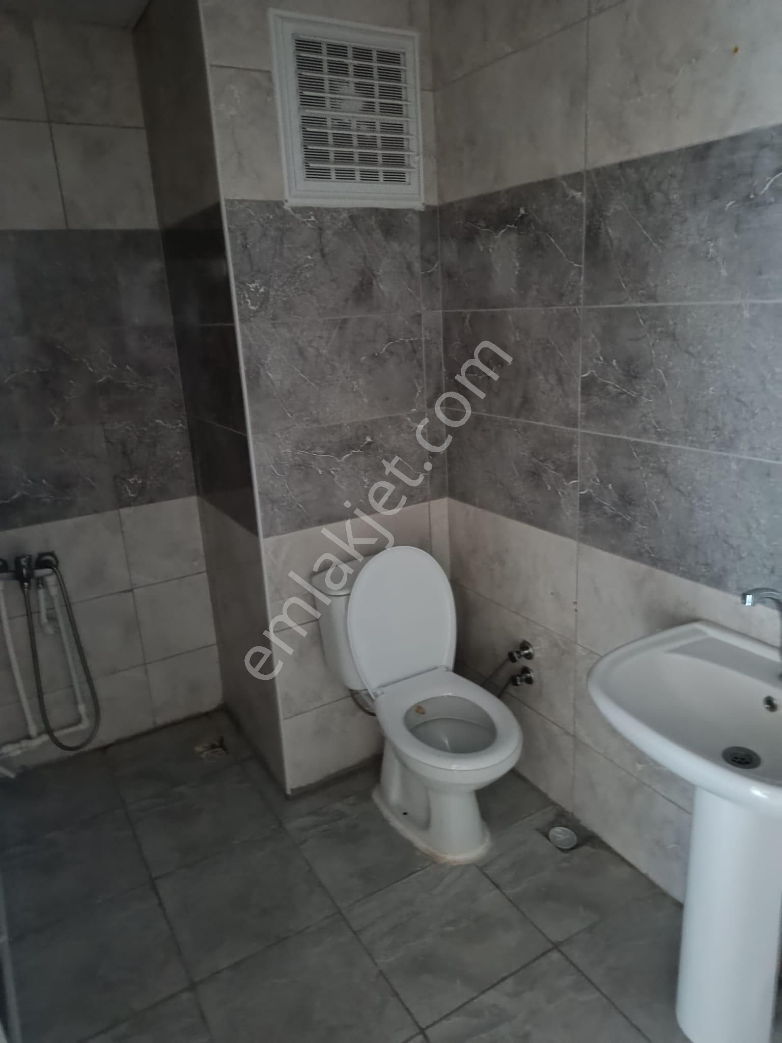 Erenler Mahallesi Afyonkarahisar Satılık Geniş 2+1 Daire - Görsel 3