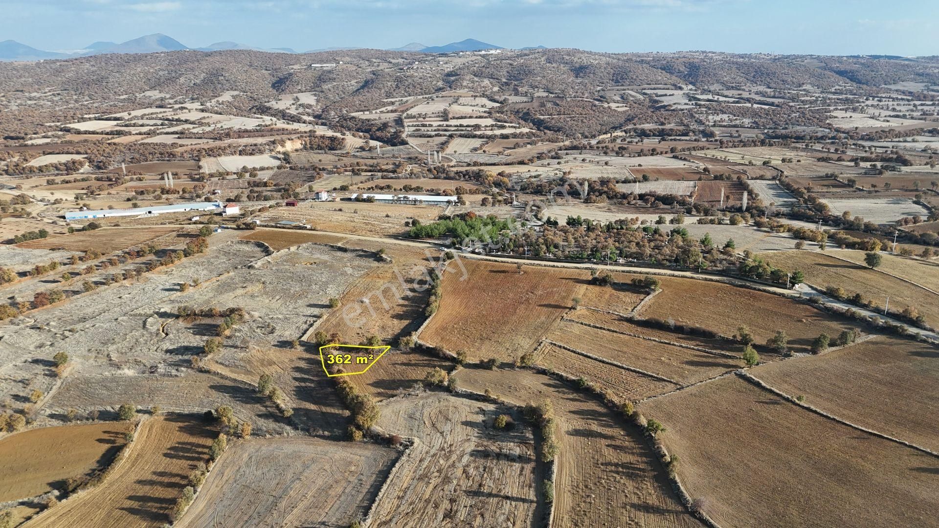 Eşme Dereköy Köyü Satılık Tarla Uşak / Eşme / Dereköy Mahallesinde 362 M² Müstakil Tapulu Tarla