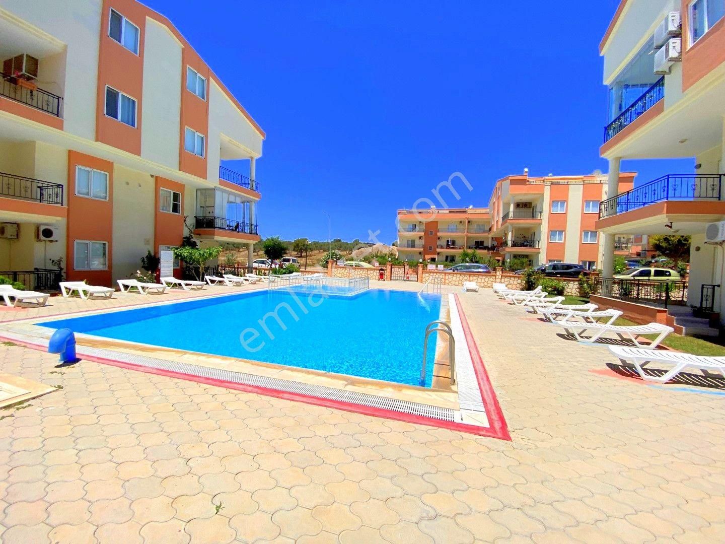 Didim Hisar Satılık Yazlık Didim'de Havuzlu Site İçinde Eşyalı Satılık 2+1 Daire