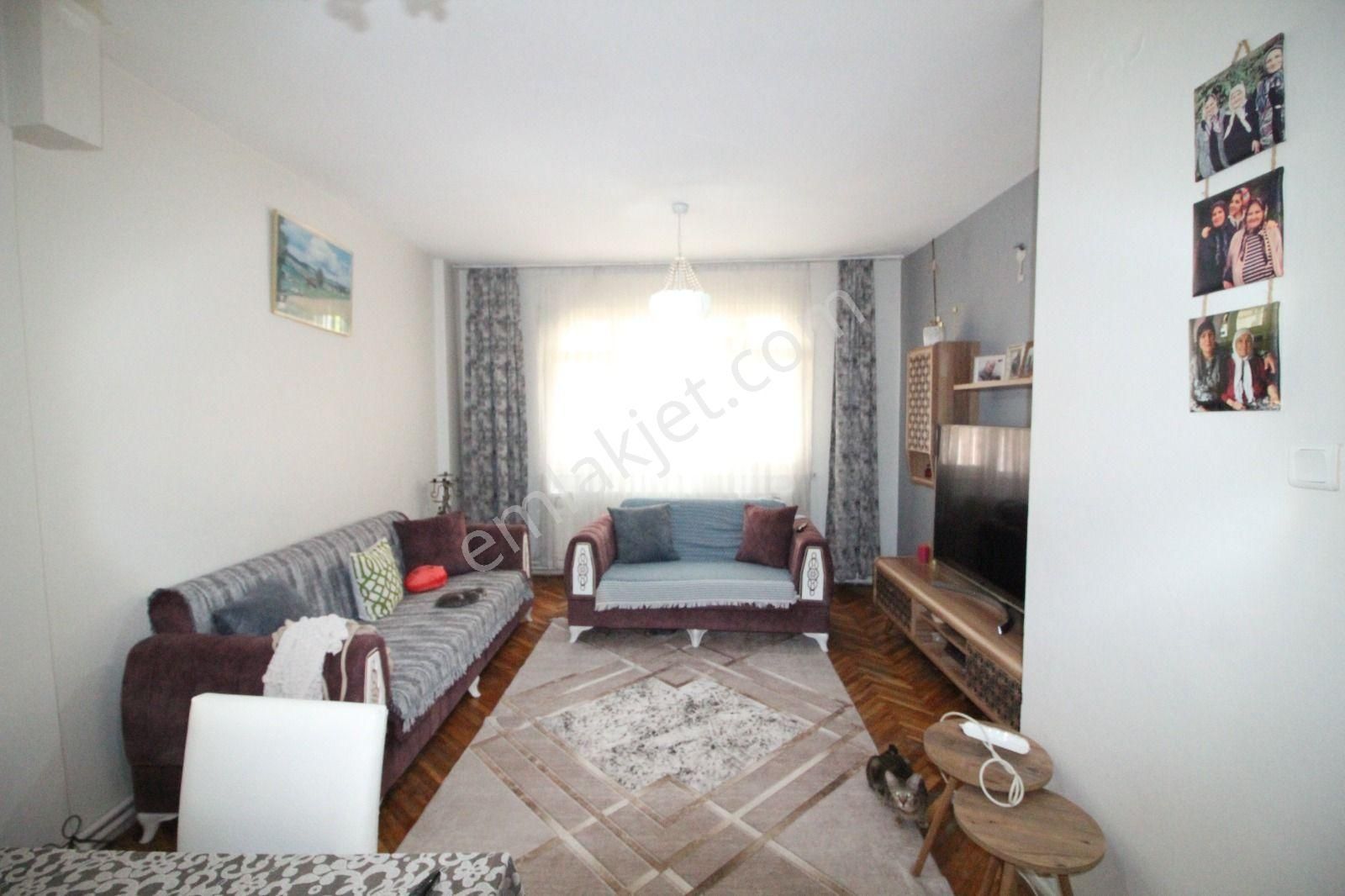 Bahçelievler Yayla Ulubatlı Hasan Cd Yakını 3+1 Daire