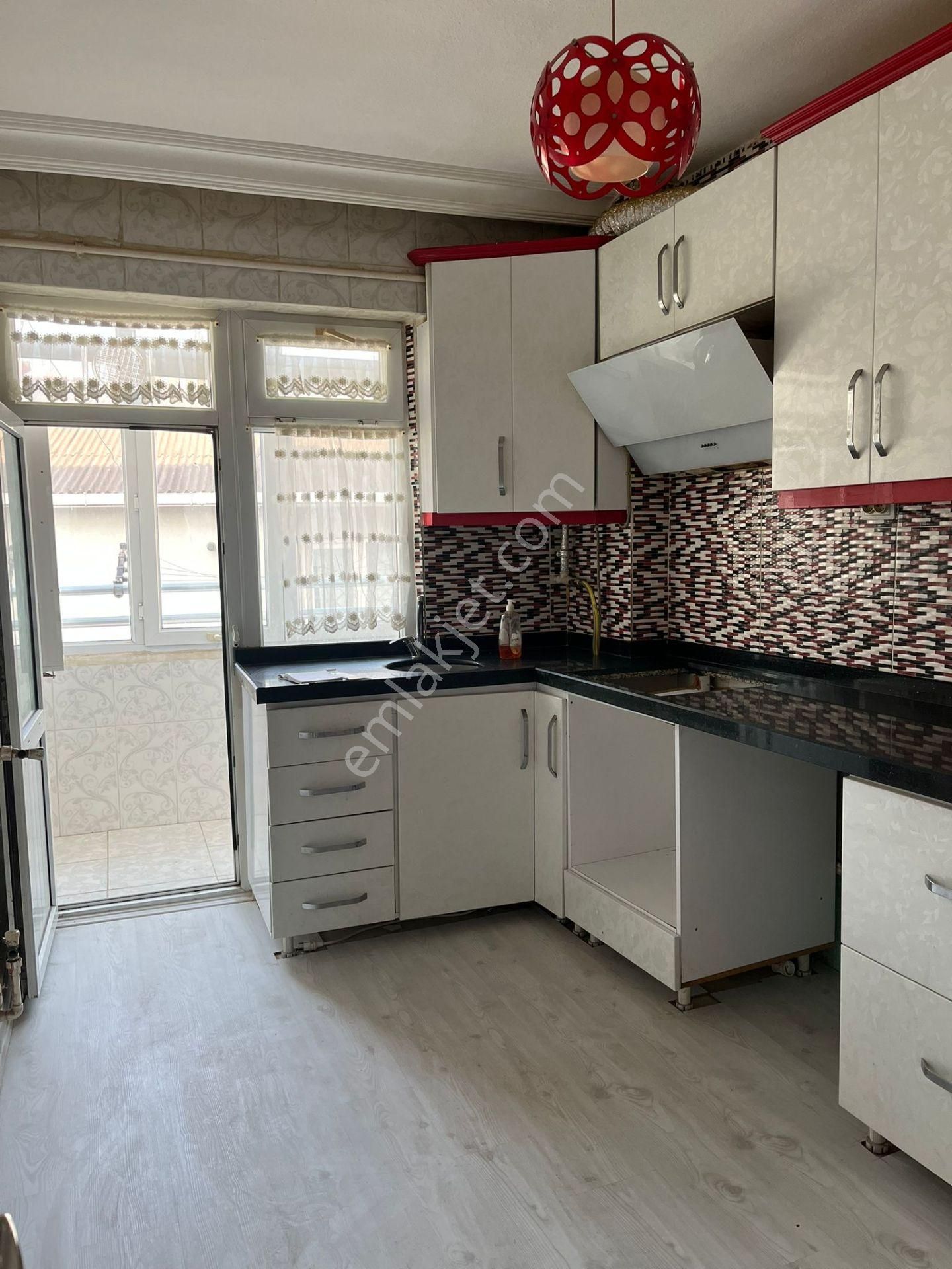 Çorlu Şeyh Sinan Satılık Daire Remax Land Dan Şeyhsinan Da 3+1 Cadde Üstü Temiz Daire