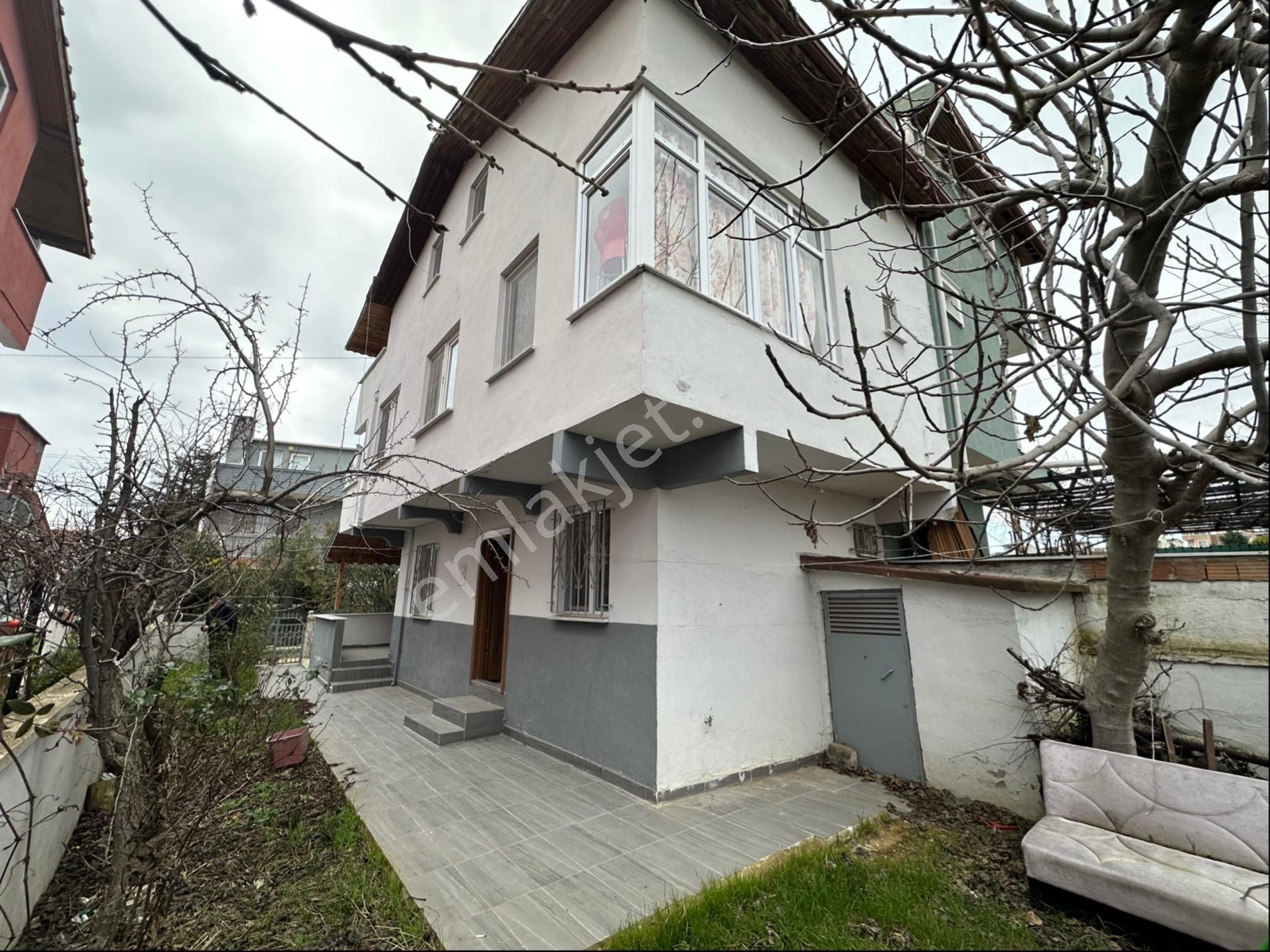 Marmaraereğlisi Dereağzı Satılık Villa Güzel Lokasyonda Deniz Manzaralı Eşyalı 6+1 Tripleks Villa