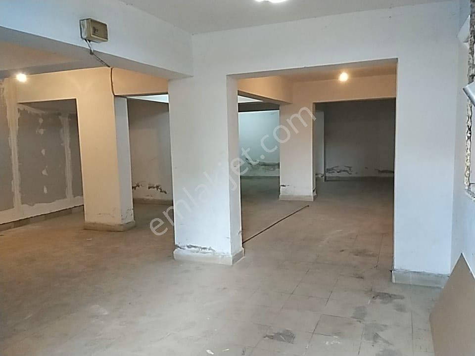 Ataşehir Kayışdağı Kiralık Dükkan & Mağaza Kayışdağı Nasır Caddesi Üstünde 100m2 Wc'li Bakımlı Dükkan Depo