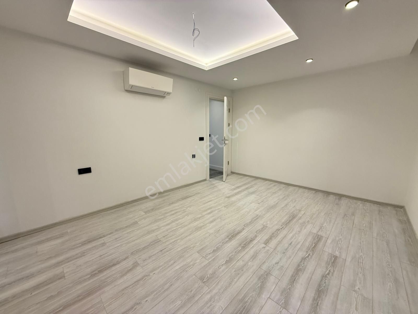 Kuşadası'nın Seçkin Bölgesinde-guvenlıklı-havuzlu-manzaralı-lüx-çatı Dublex Daireler - Görsel 29