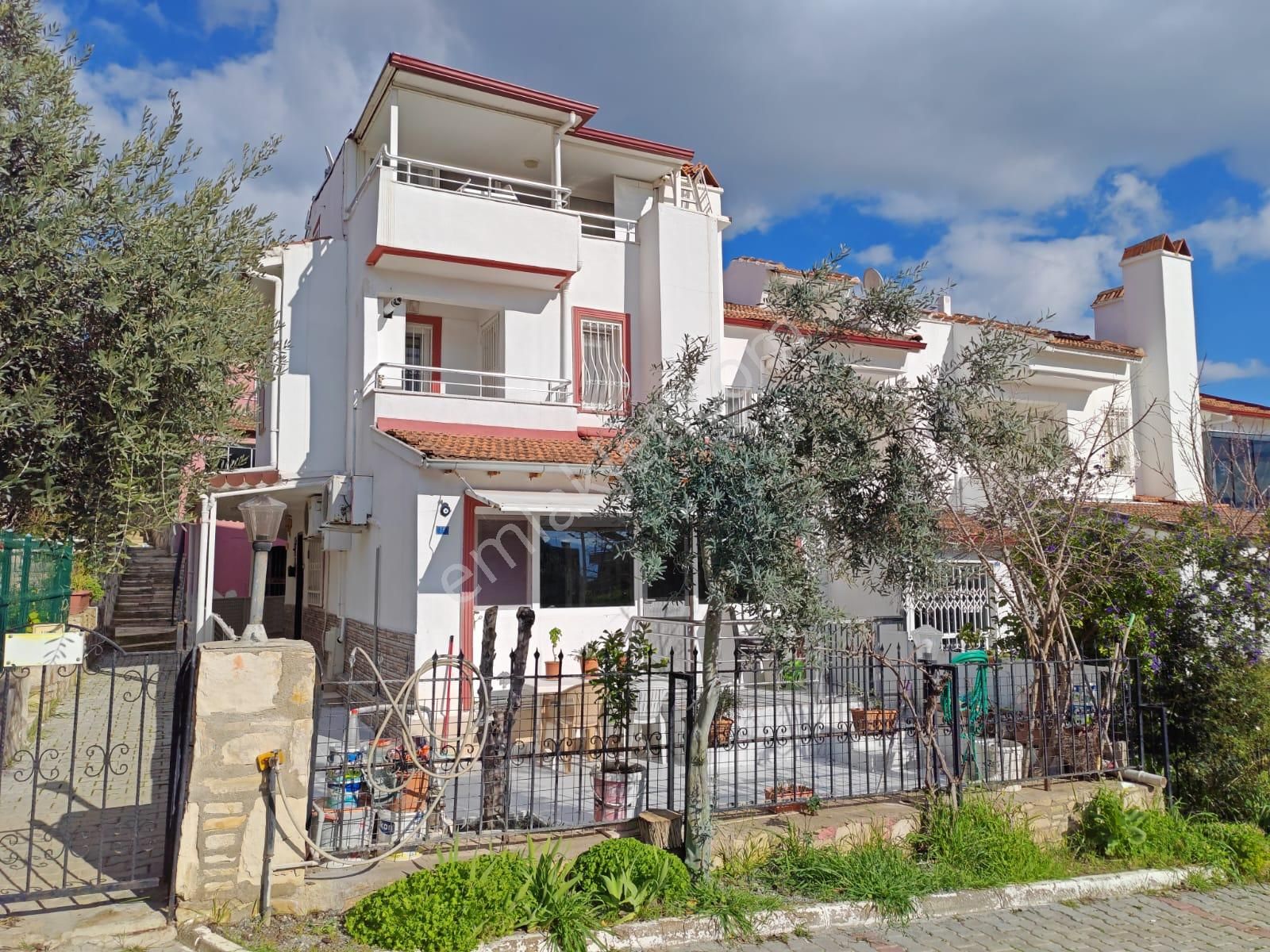 Kuşadası Yavansu Satılık Villa 3+1 Trıpleks Önü Açık Ferah Satılık Villa Avm Ye 500 Mt