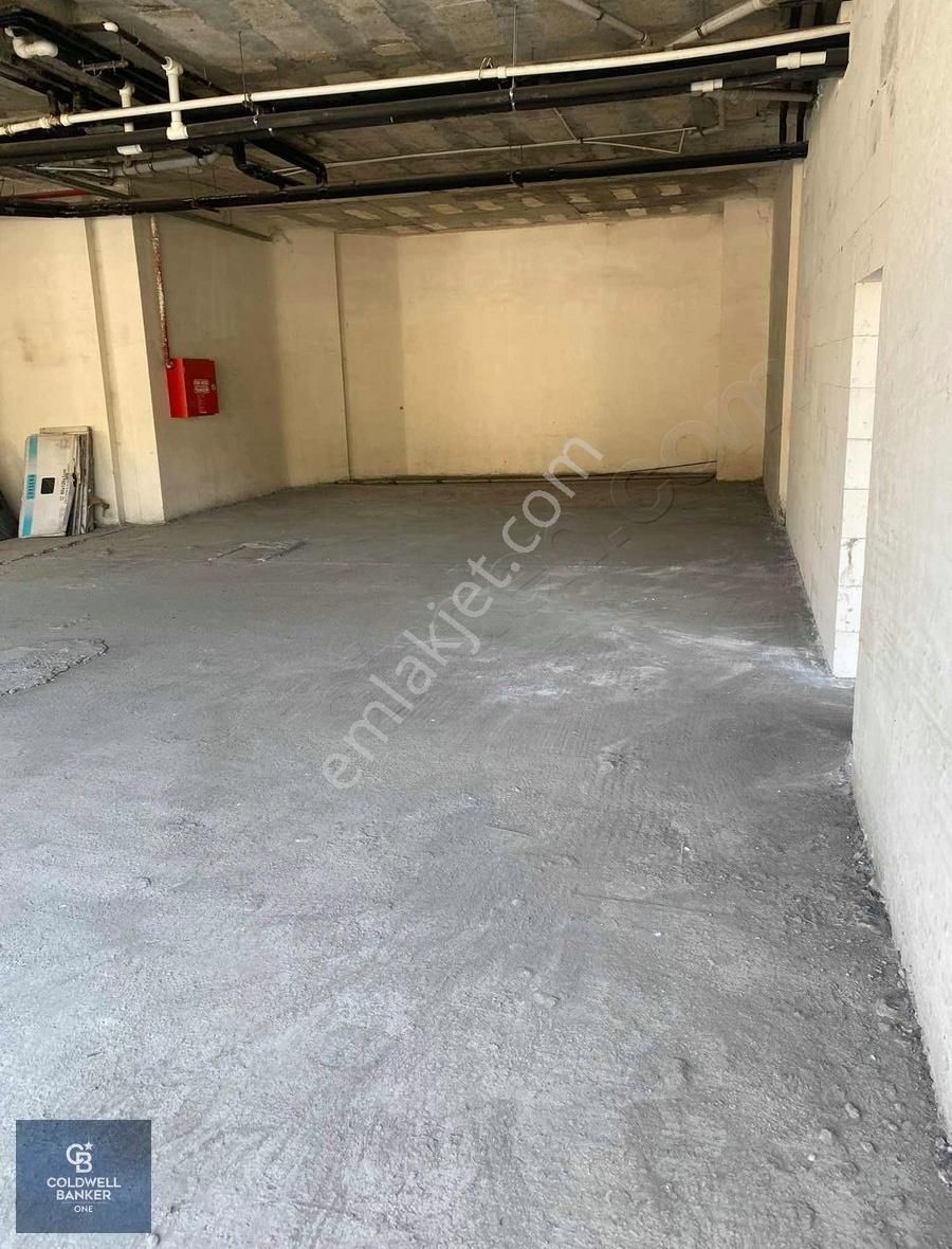 Kağıthane Yahya Kemal Kiralık Dükkan & Mağaza Kağıthane Vera Residence'da Kiralık Ticari 163 M2 Köşe Dükkan