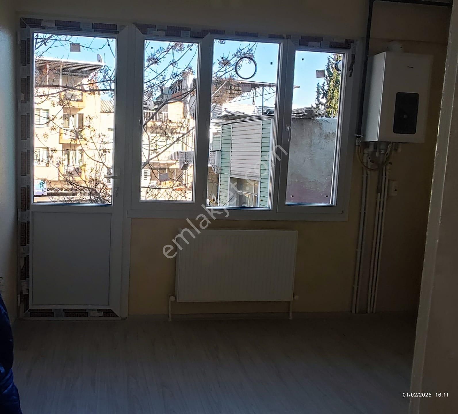 Karabağlar Selvili Kiralık Daire Sahibinden 3+1 Doğalgazlı Köşe Daire