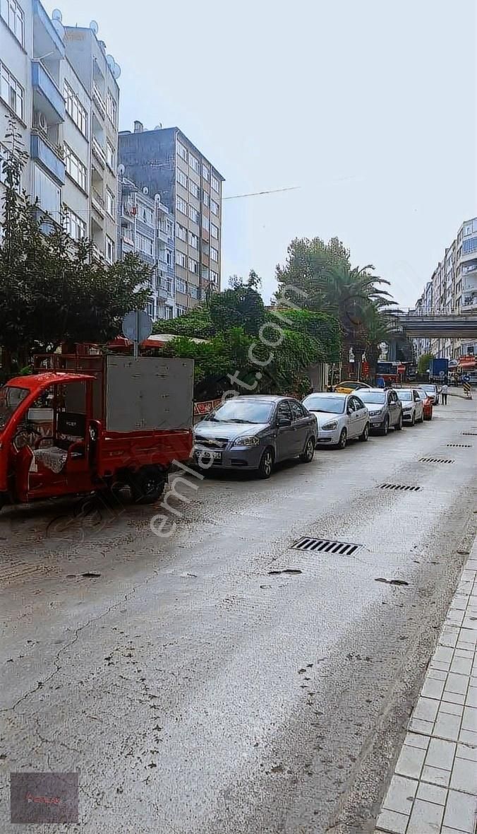 İlkadım Hürriyet Satılık Daire Emlak Kent'ten Merkezi Konum'da Caddeye Cephe 3+1 Daire