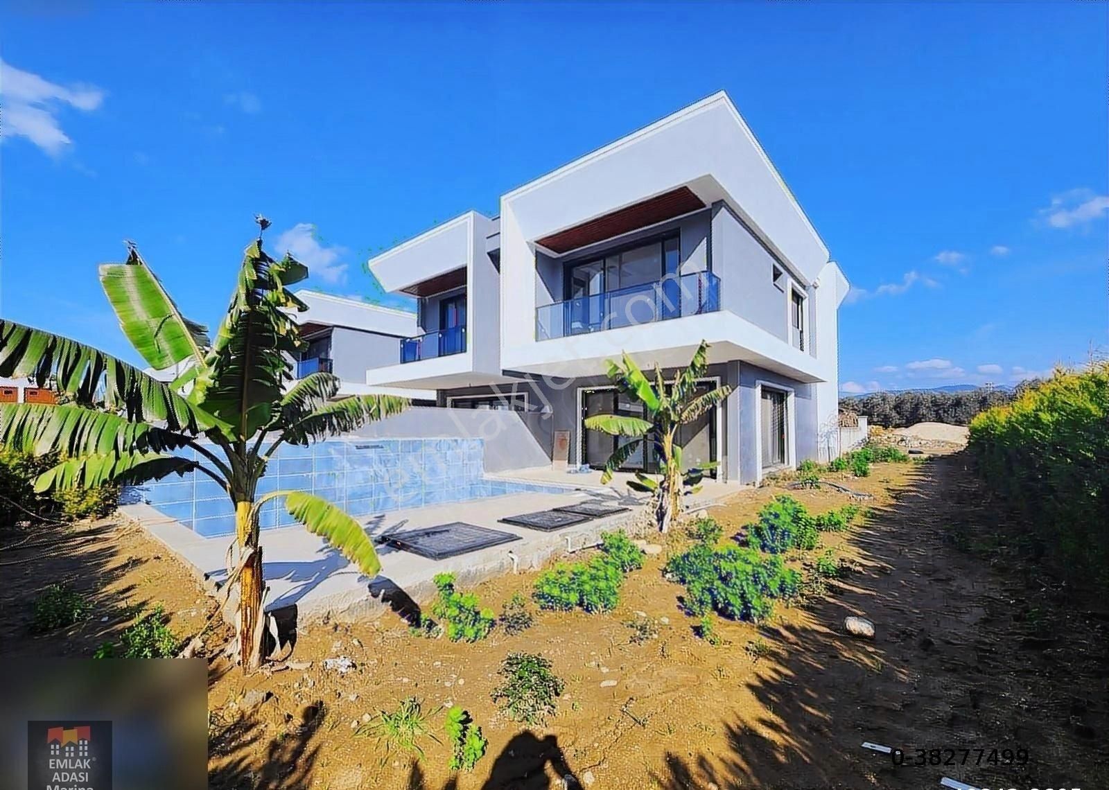 Kuşadası Davutlar Satılık Villa Davutlar Sahilinde Özel Havuzlu Geniş Bahçeli Satılık 3+1 Villa