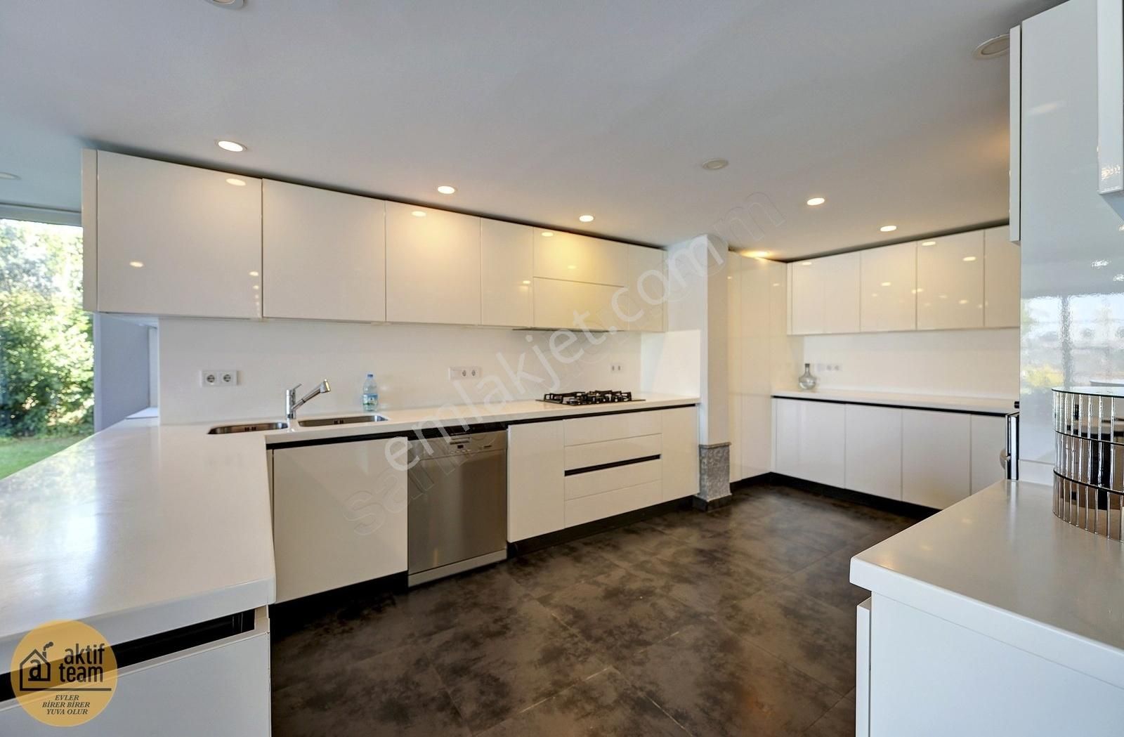 Acarkentde Özel Konumlu, Boğaz Manzaralı Satılık Br Villa - Görsel 35