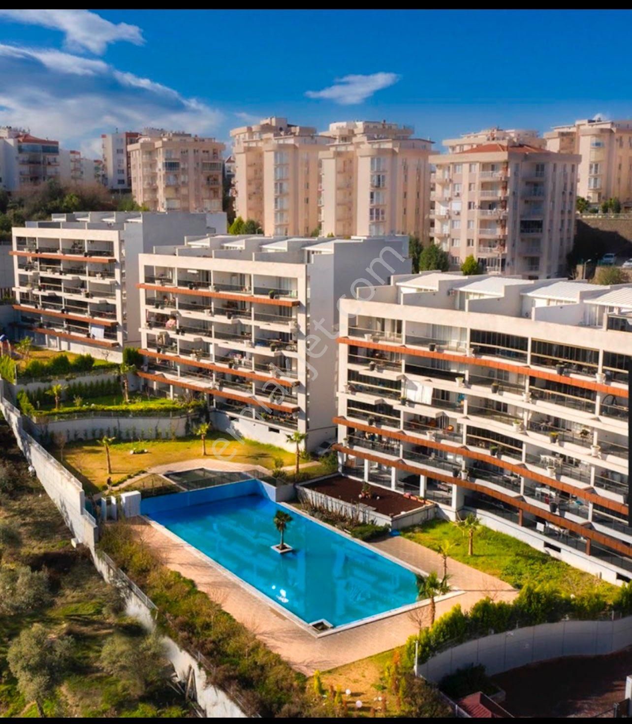 Kuşadası İkiçeşmelik Satılık Daire Şehir Merkezi Kapalı Otoparklı 4+1 Doğalgaz Isıtmalı Daire