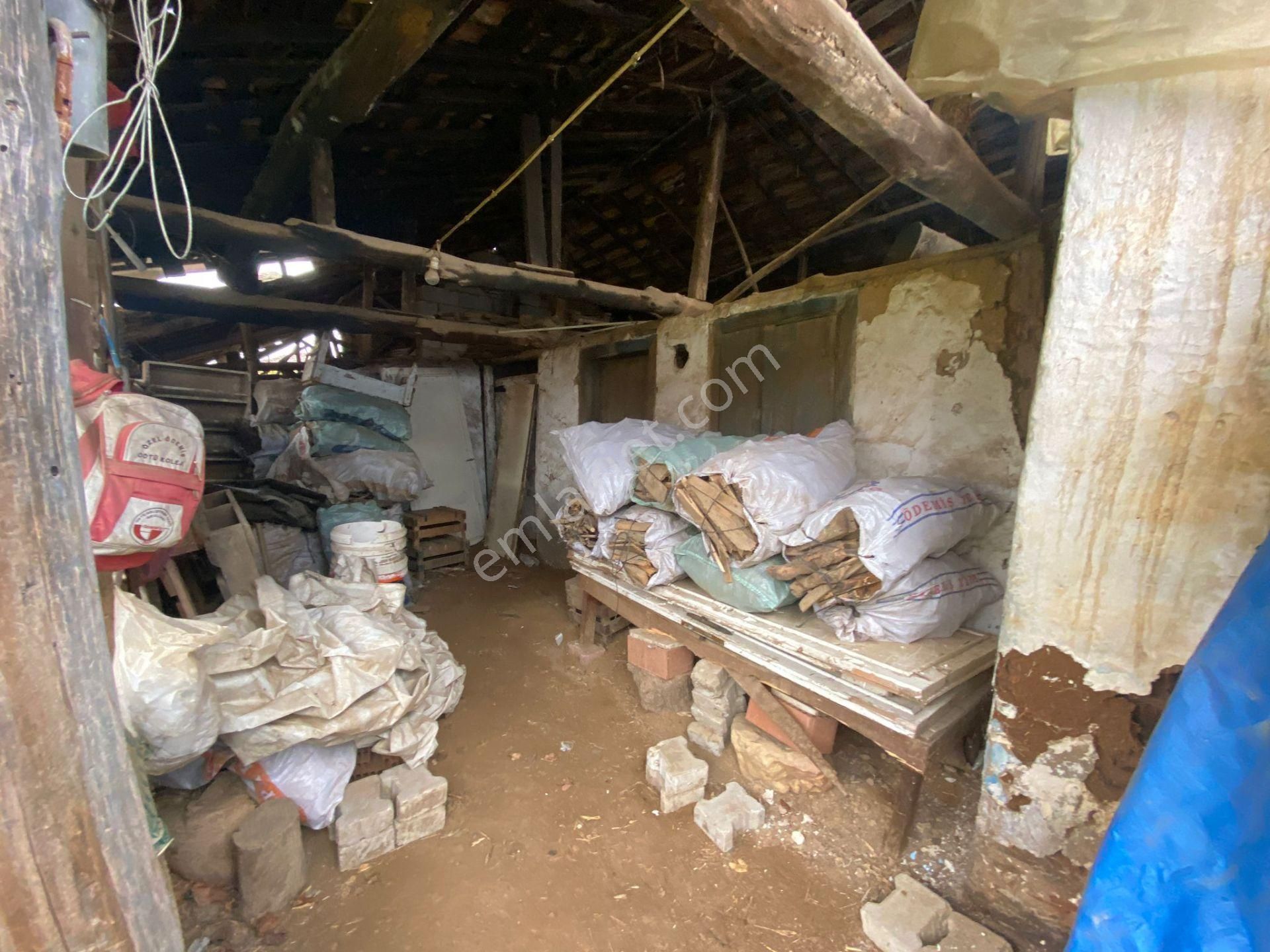 Gülcü Gayrimenkulden Yeniceköy De Satılık Köy Evi Ve Damı - Görsel 6