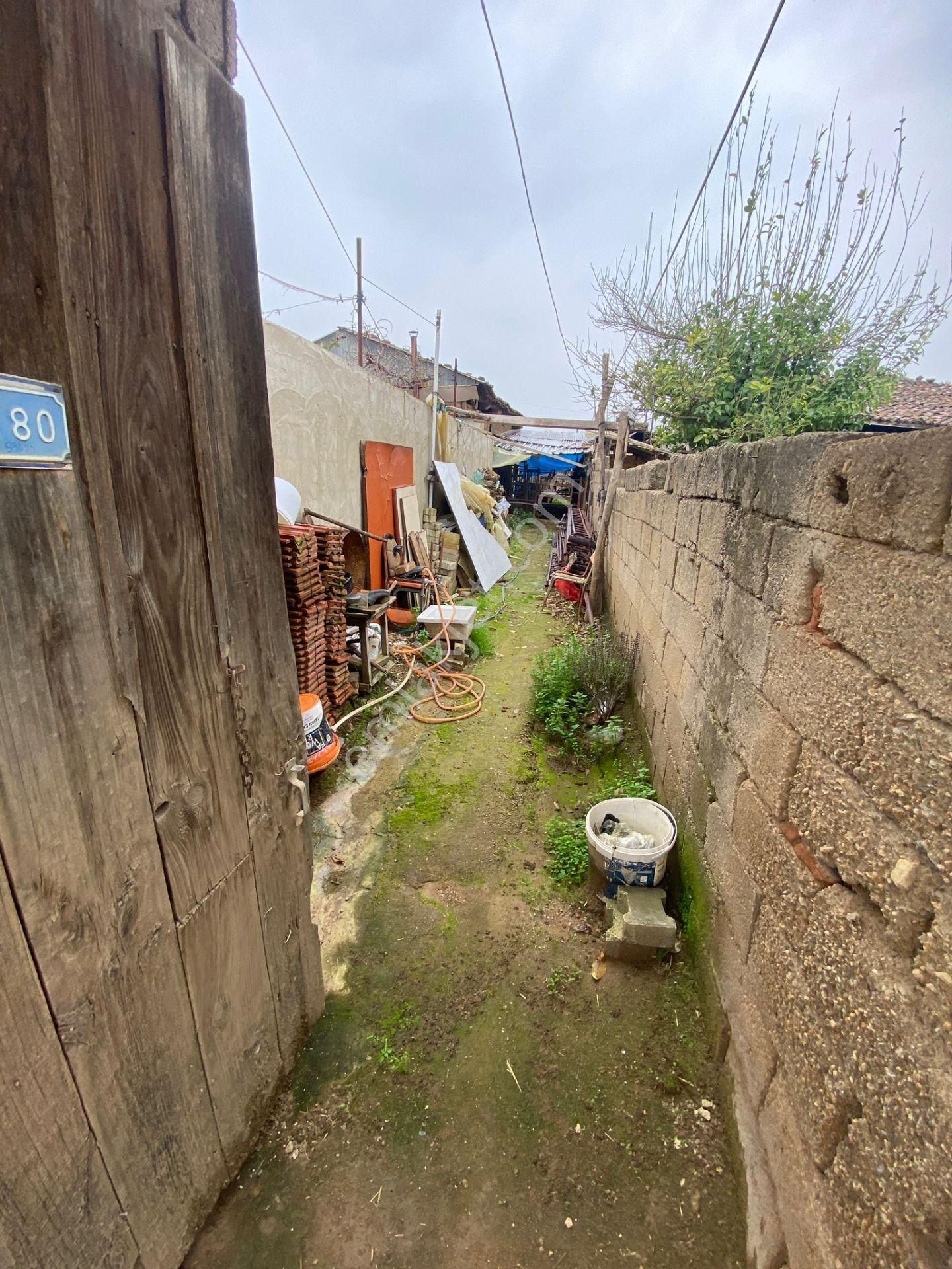 Gülcü Gayrimenkulden Yeniceköy De Satılık Köy Evi Ve Damı - Görsel 5