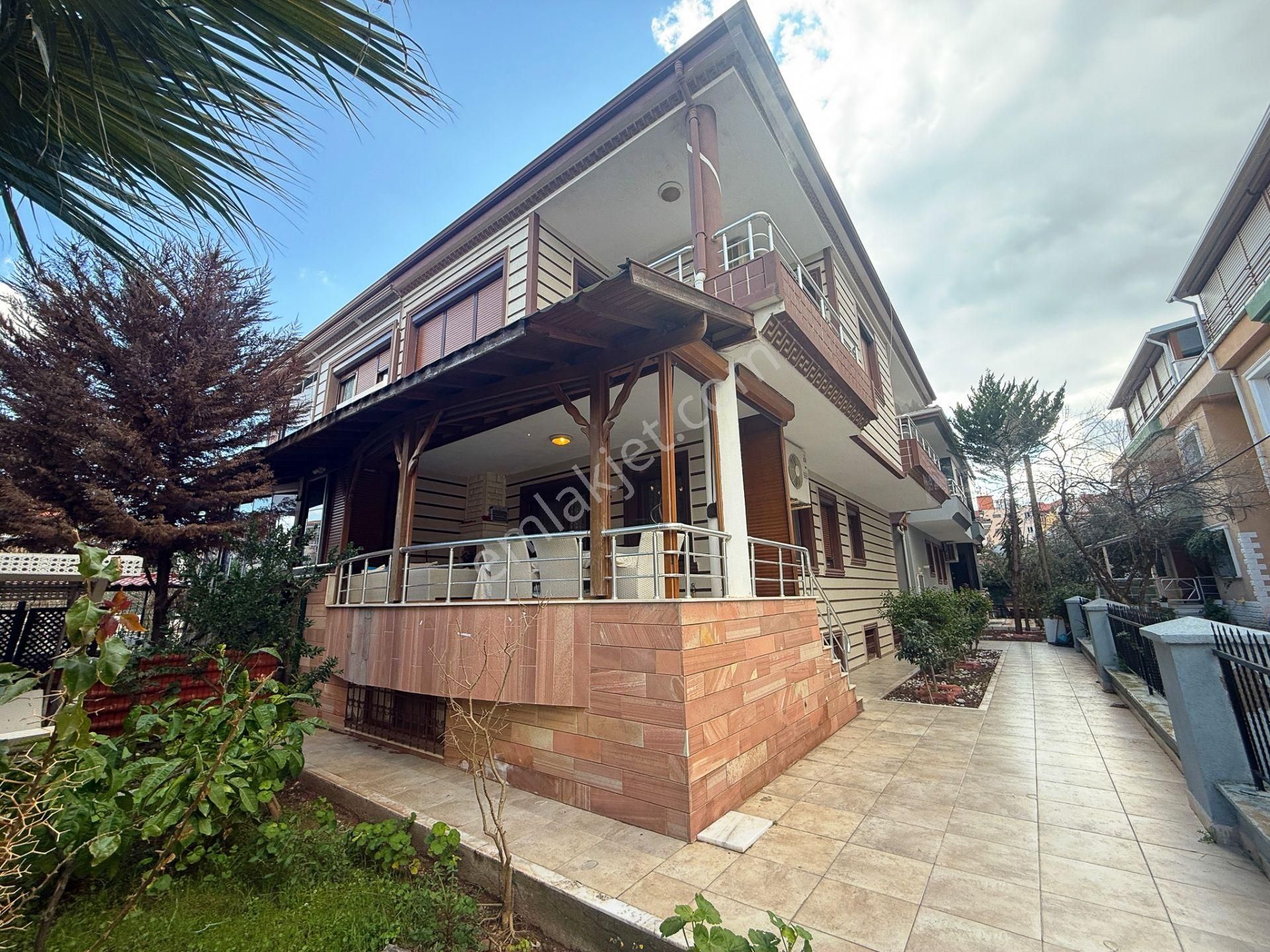 Ayvalık Küçükköy Satılık Villa Sarımsaklı'da Satılık, Göl Sokağında, 6+1, Lüx Villa