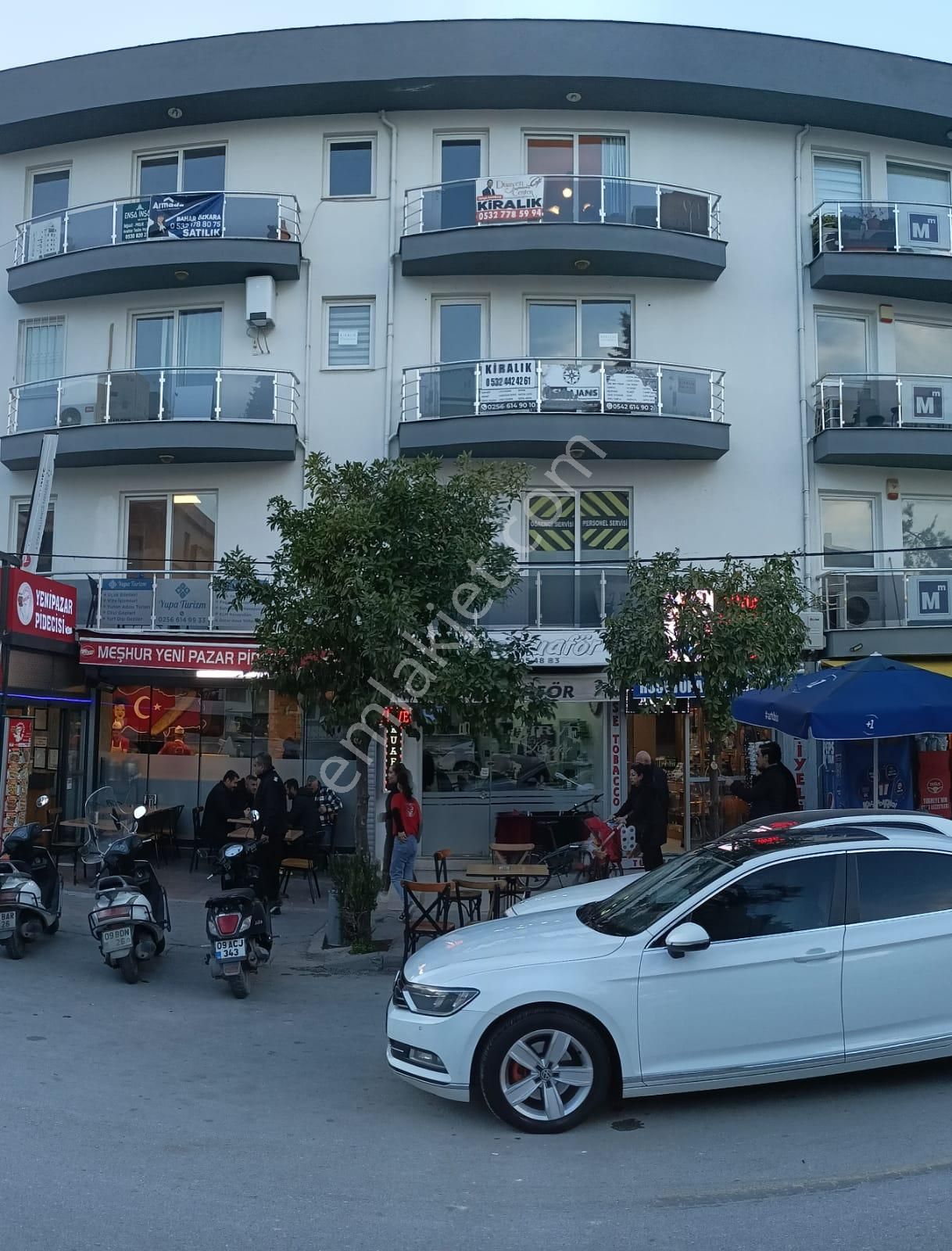 Aydın Kuşadası Kiralık Büro Merkezi Lokasyonda Tabela Değeri Yüksek Ofis.