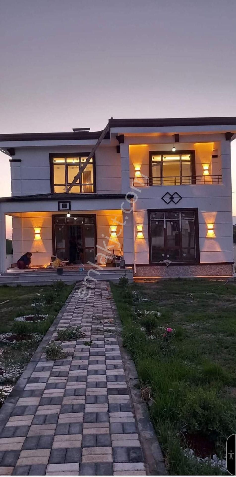 Niğde Merkez Sazlıca Bld. (Yeni) Satılık Villa Niğde Merkez Sazlıca Yeni’de Adana Yoluna 150m Mesafede Ultra Lükss Villa