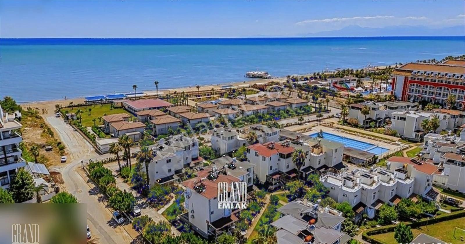 Serik Boğazkent Satılık Villa Lara Kent Tatil Sitesi'nde Deniz Manzaralı 4+1 Satılık Villa