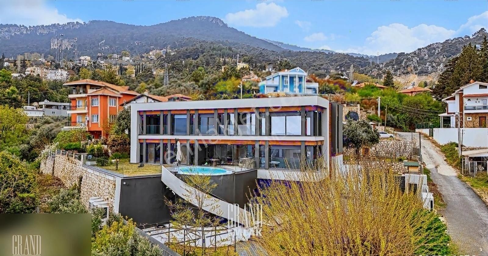 Konyaaltı Geyikbayırı Satılık Villa Geyikbayırı'nda Deniz Ve Doğa Manzaralı 5+2 Satılık Villa