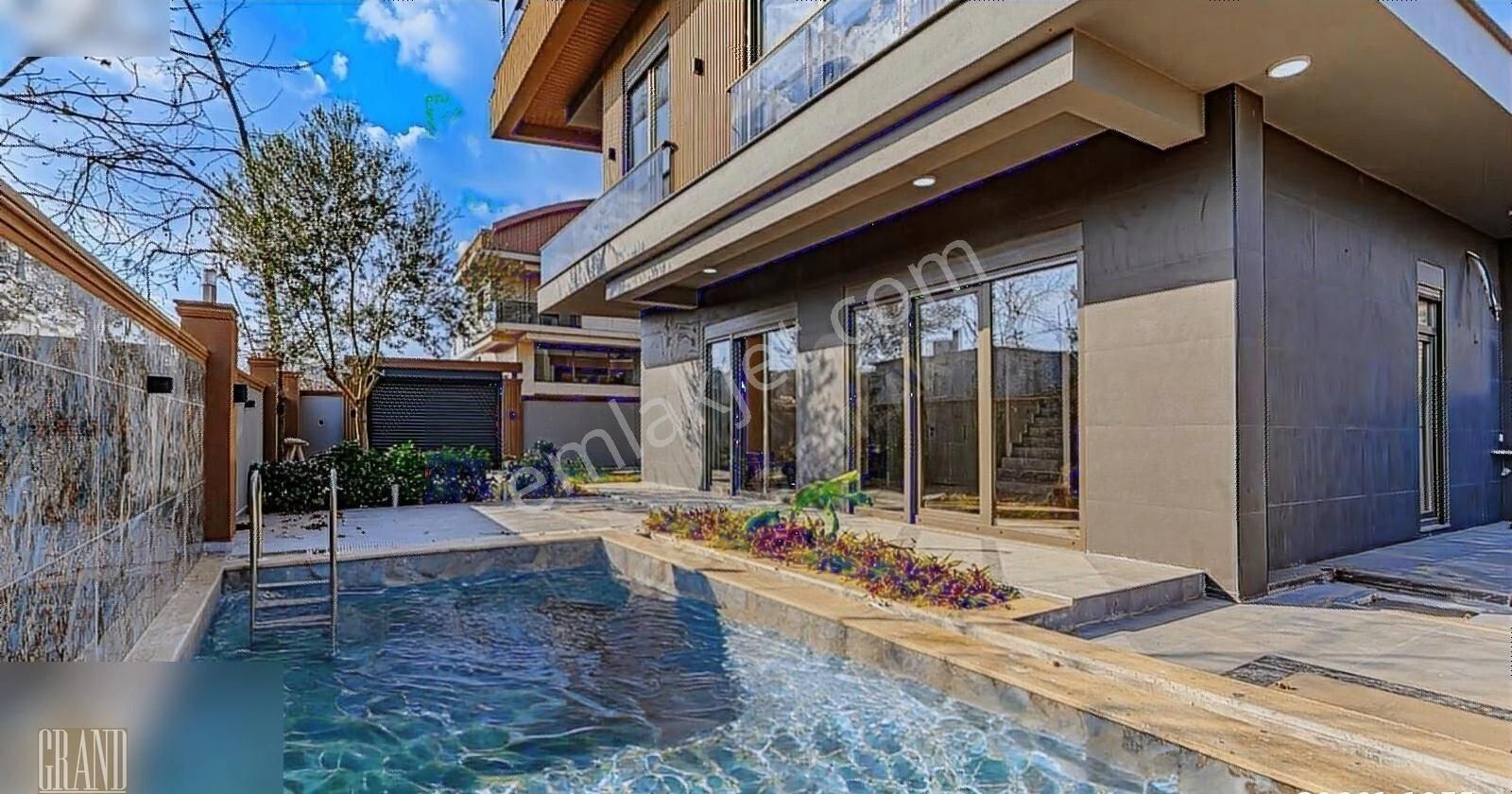 Muratpaşa Ermenek Satılık Villa Antalya Ermenek'te İskanlı Satılık 5+1 280 M2 Villa