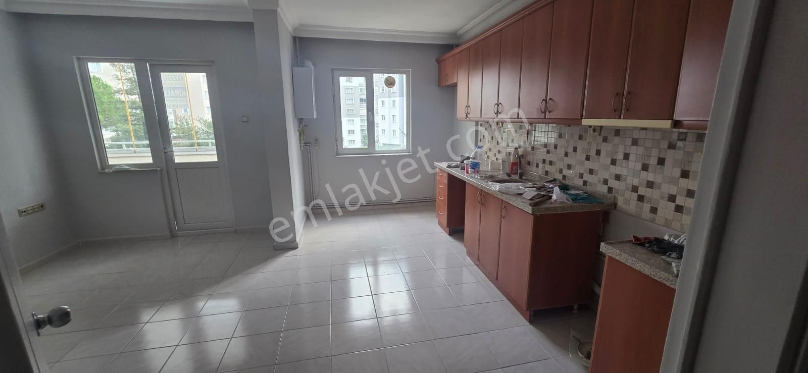 İlkadım Kazım Karabekir Kiralık Daire Duruşehir'de, Ara Katta, 150 M2, 3+1, İçi Yapılı Daire