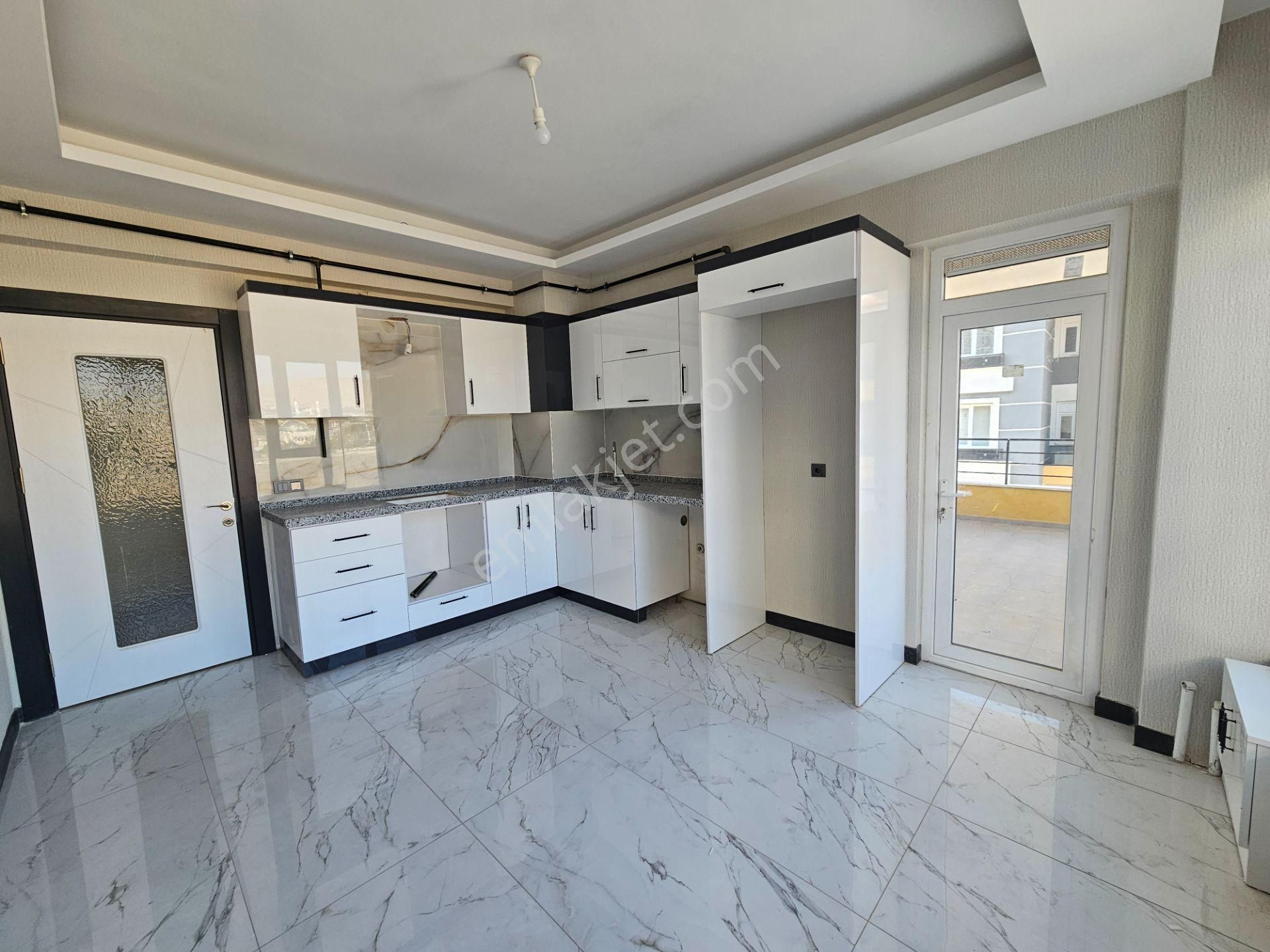 Selahaddin Eyyubi Mah. Kahramanlar Caddesi Yakını Sıfır 3+1 Daire