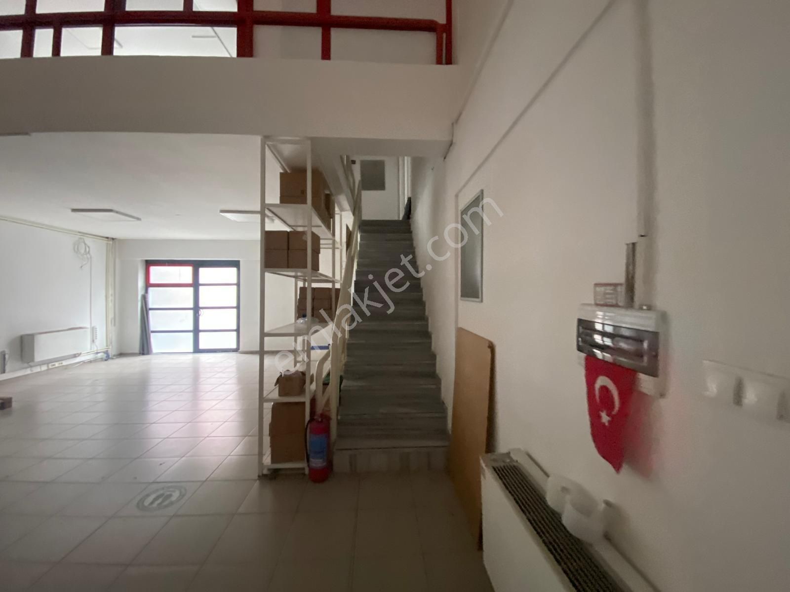 Esenler Oruçreis Kiralık Dükkan & Mağaza Em-of Emlak'tan Masrafsız Ve İki Katı Düz Ayak Olan 180m2 İşyeri