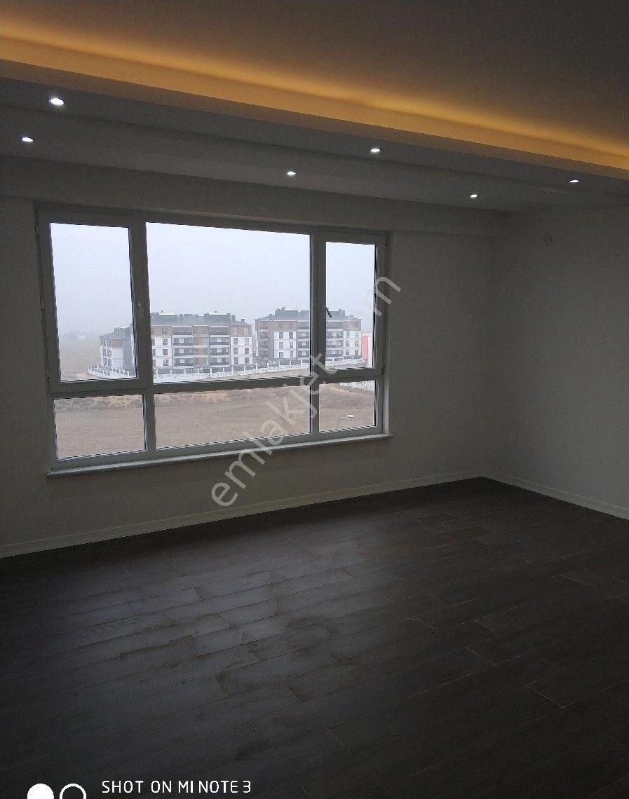 Tepebaşı Batıkent Kiralık Daire Batıkent Kılıç Sitesinde 3+1 Özel Garajlı Kiralık Daire