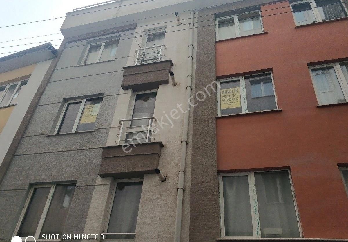 Tepebaşı Cumhuriye Kiralık Daire Cumhuriye Mahallesi'nde Kiralık Ara Kat Eşyalı 1+1 Daire