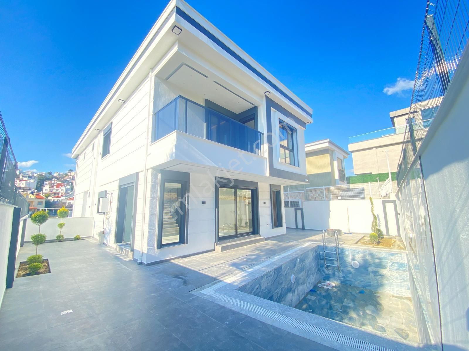 Kuşadası Kadınlar Denizi Satılık Villa Kadınlar Denizin'de Özel Havuzlu 3+1 Satılık Villa