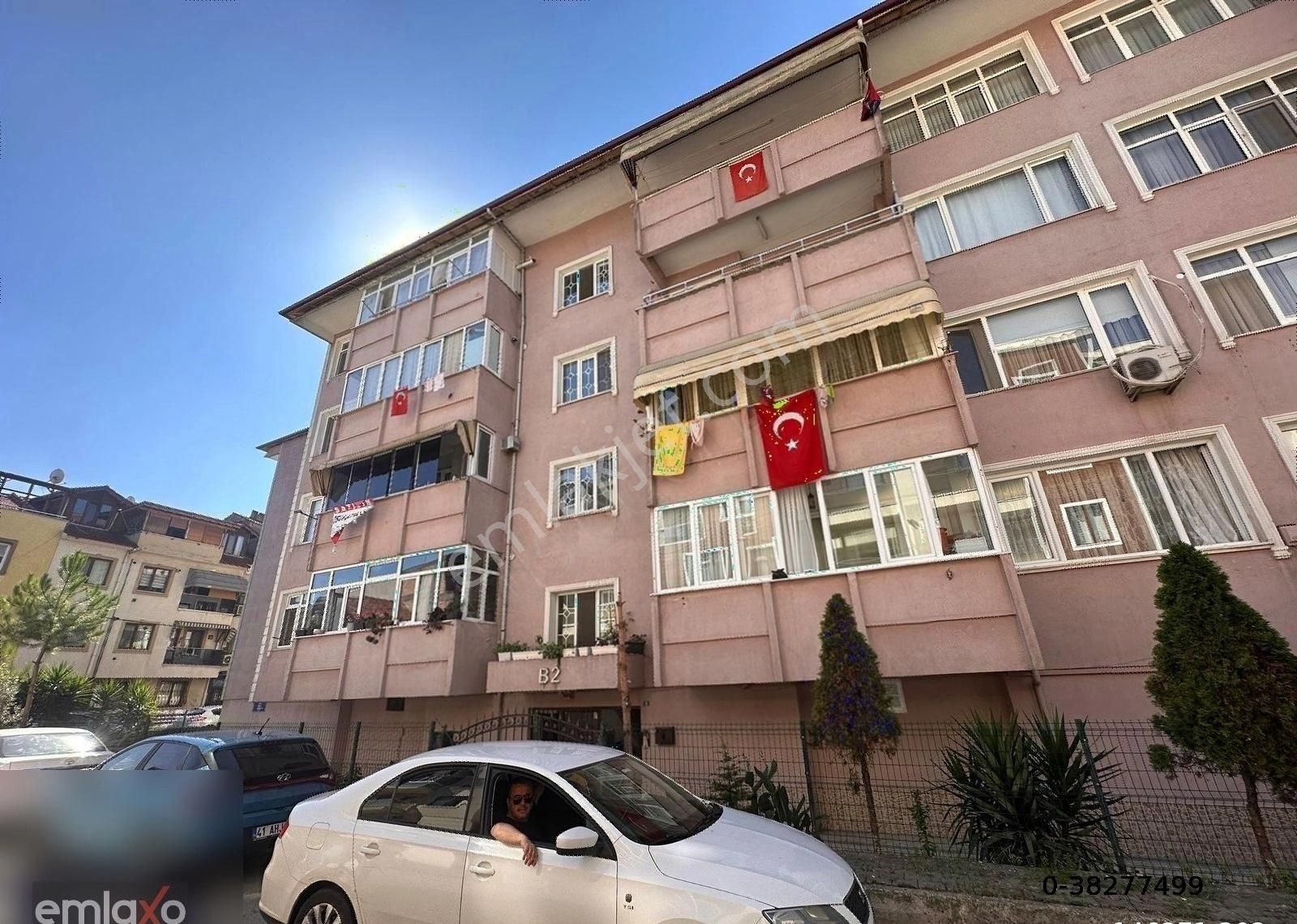 İzmit Kadıköy Satılık Daire Pirelli Mutlu Evler Lojmanlarında Satılık 3+1 140 M2 Daire