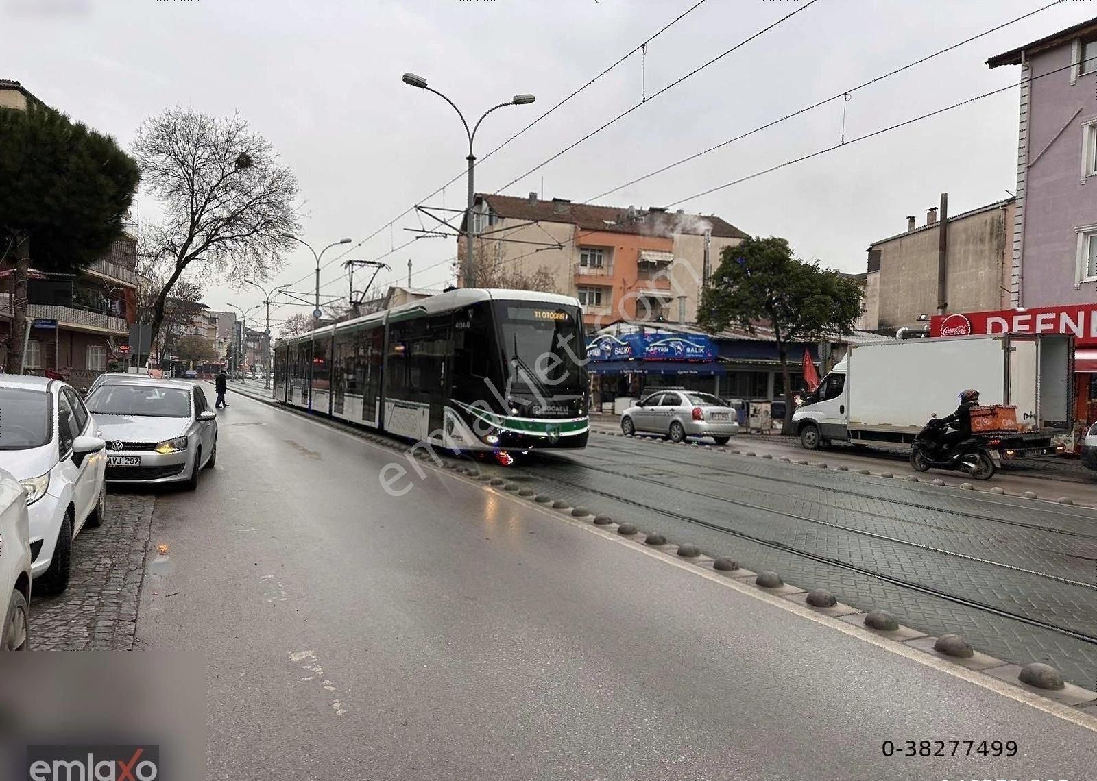 İzmit Yenişehir Kiralık Daire Emlaxo'dan Yenişehir Mah.3+1 Tramvay Durağı Yakını Cadde Üstü