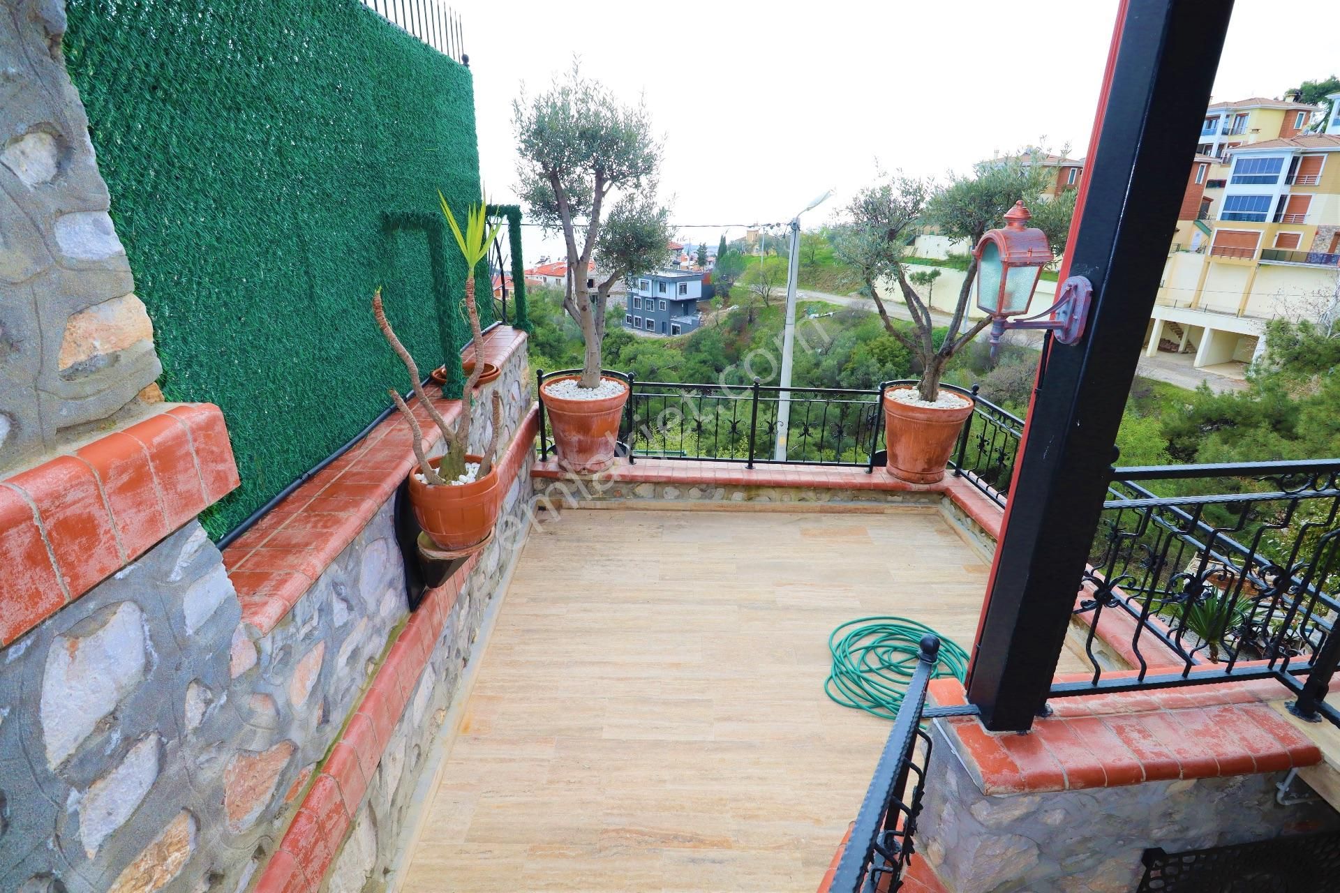 Altınoluk'ta Satılık Taş Villa Ful Deniz Manzarslı - Görsel 17